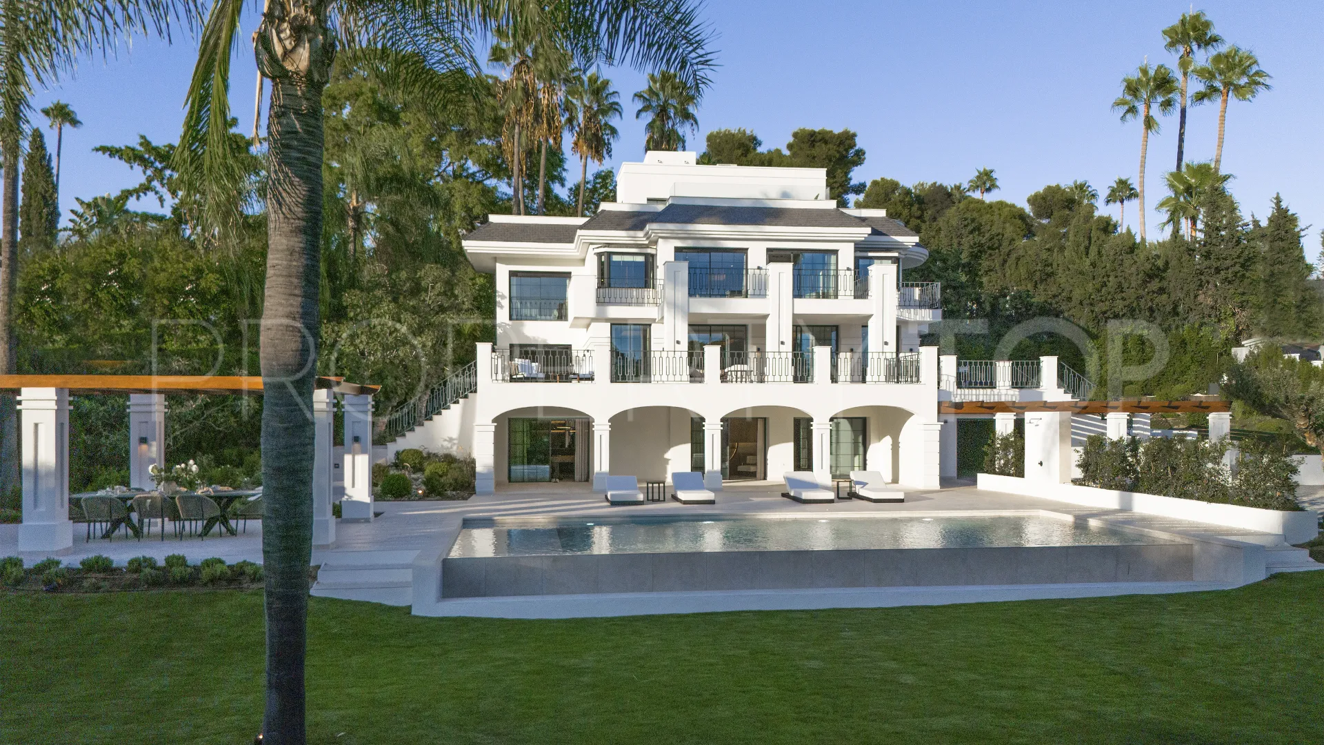 For sale Las Brisas del Golf 6 bedrooms villa