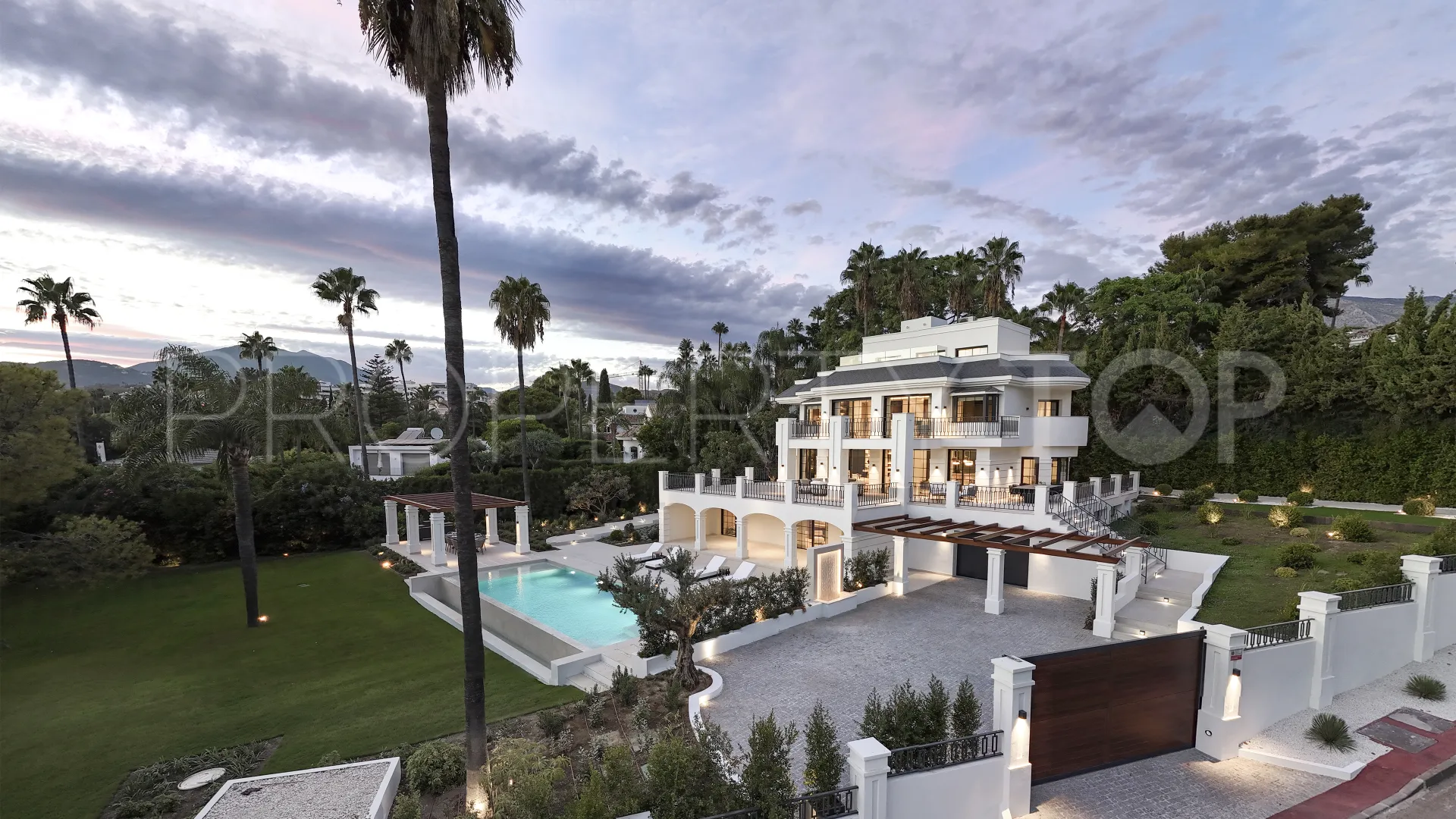 For sale Las Brisas del Golf 6 bedrooms villa