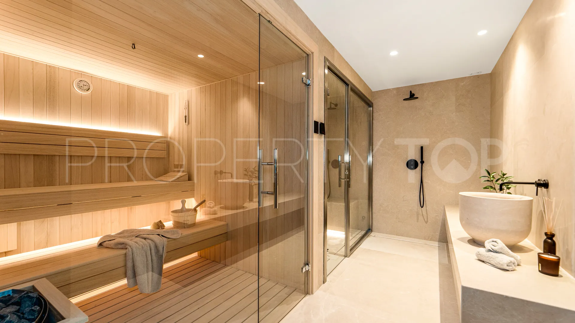 For sale Las Brisas del Golf 6 bedrooms villa