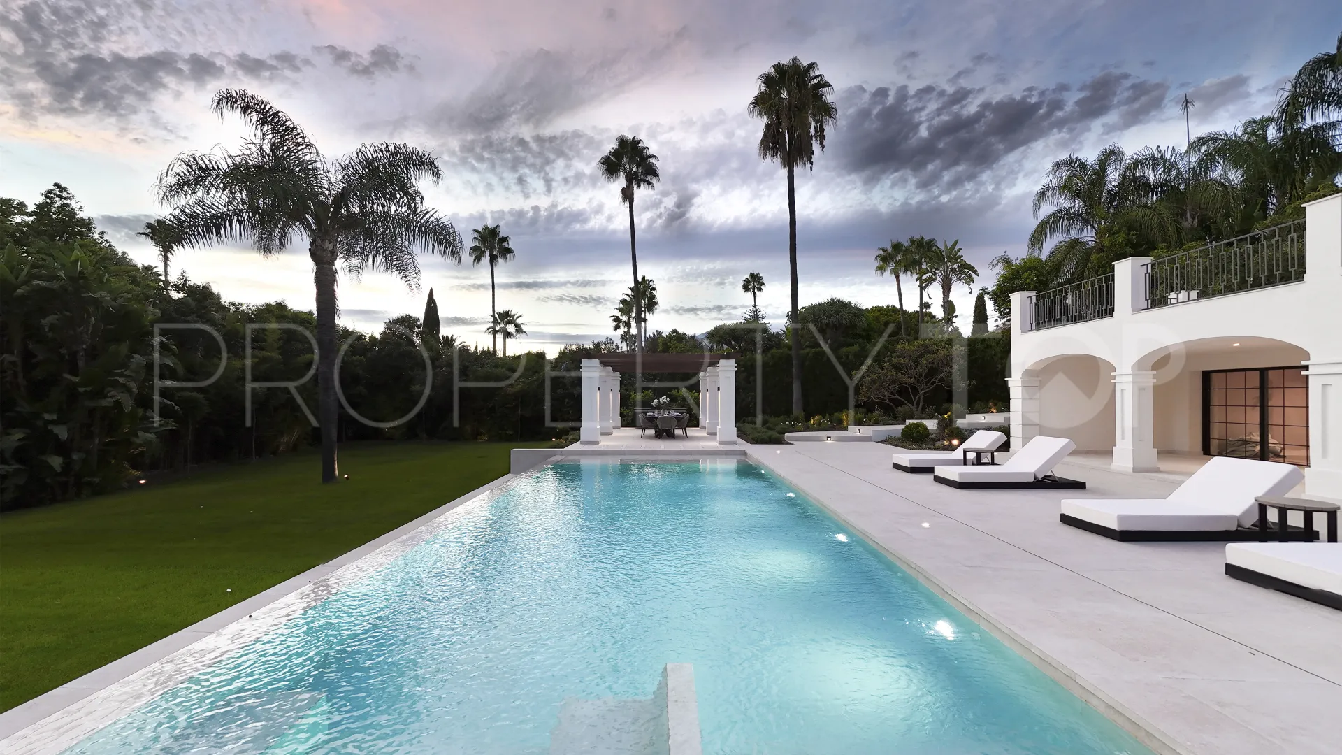For sale Las Brisas del Golf 6 bedrooms villa