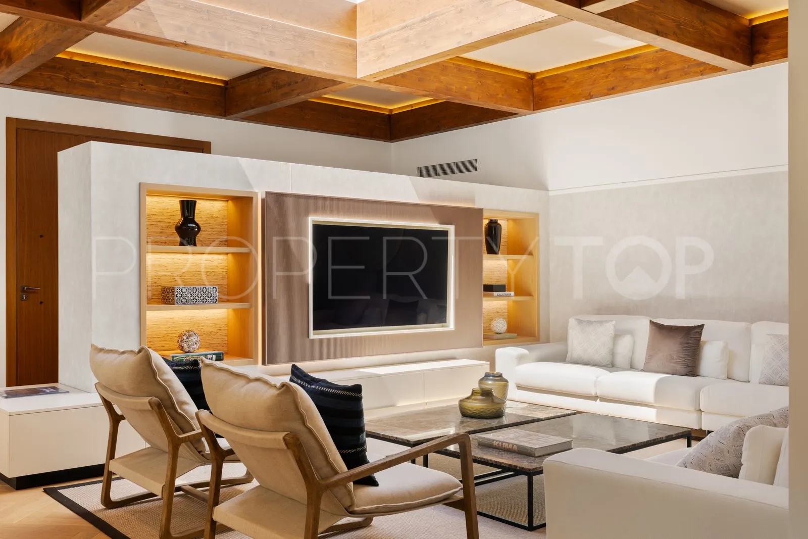 Comprar villa con 6 dormitorios en Casasola