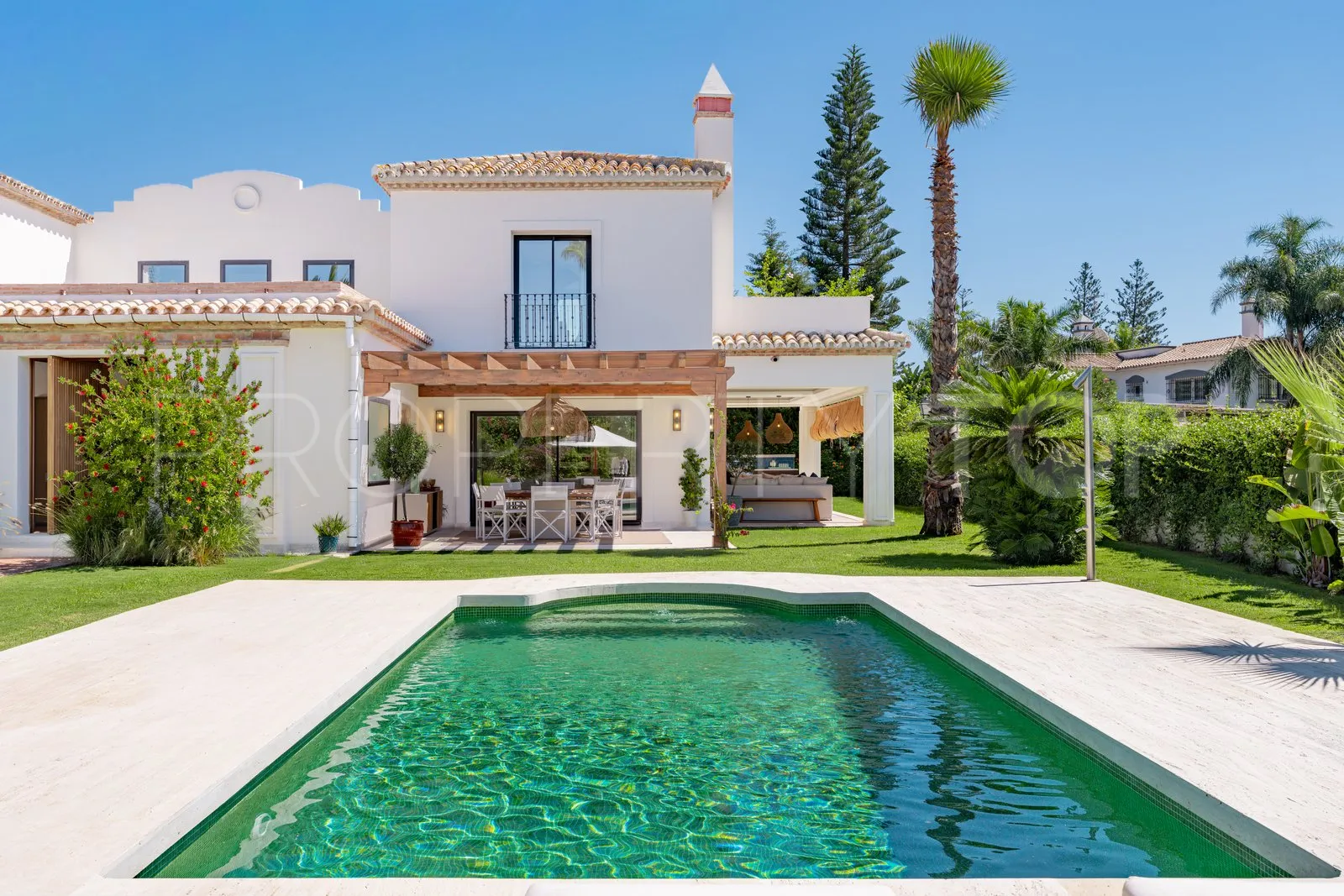 Comprar villa con 6 dormitorios en Casasola