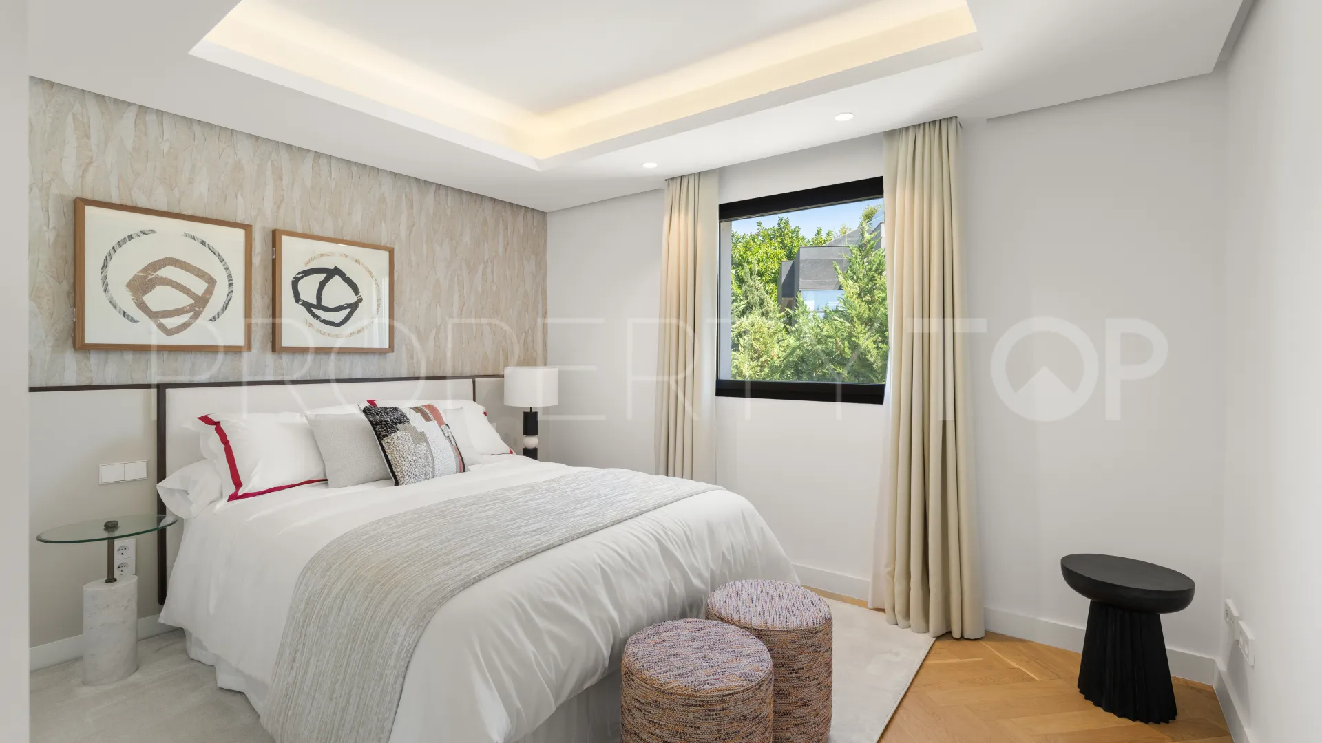 Comprar villa con 6 dormitorios en Casasola