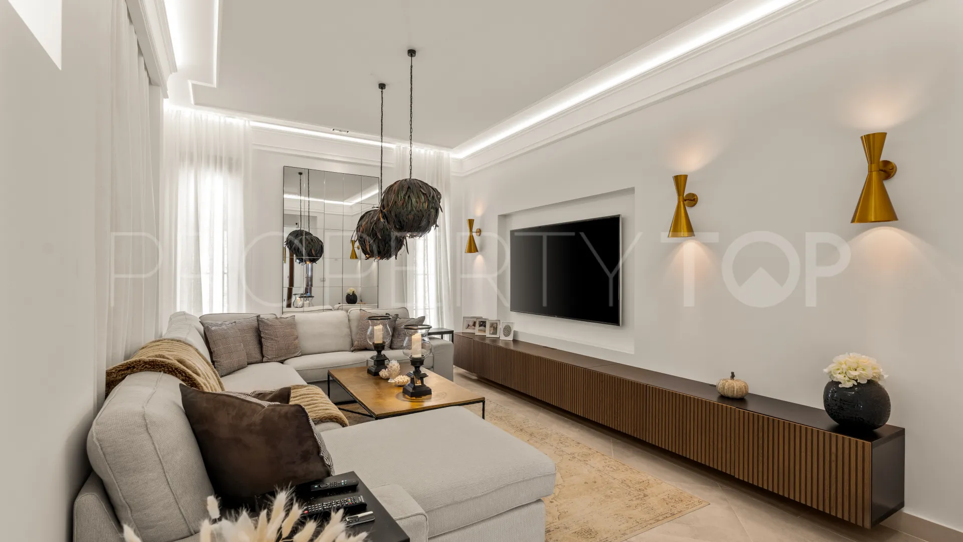 Buy villa in El Madroñal with 4 bedrooms