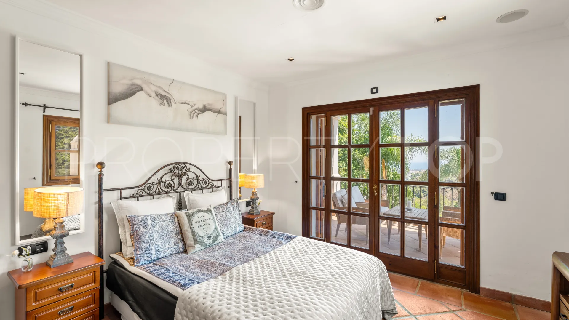 Buy villa in El Madroñal with 4 bedrooms