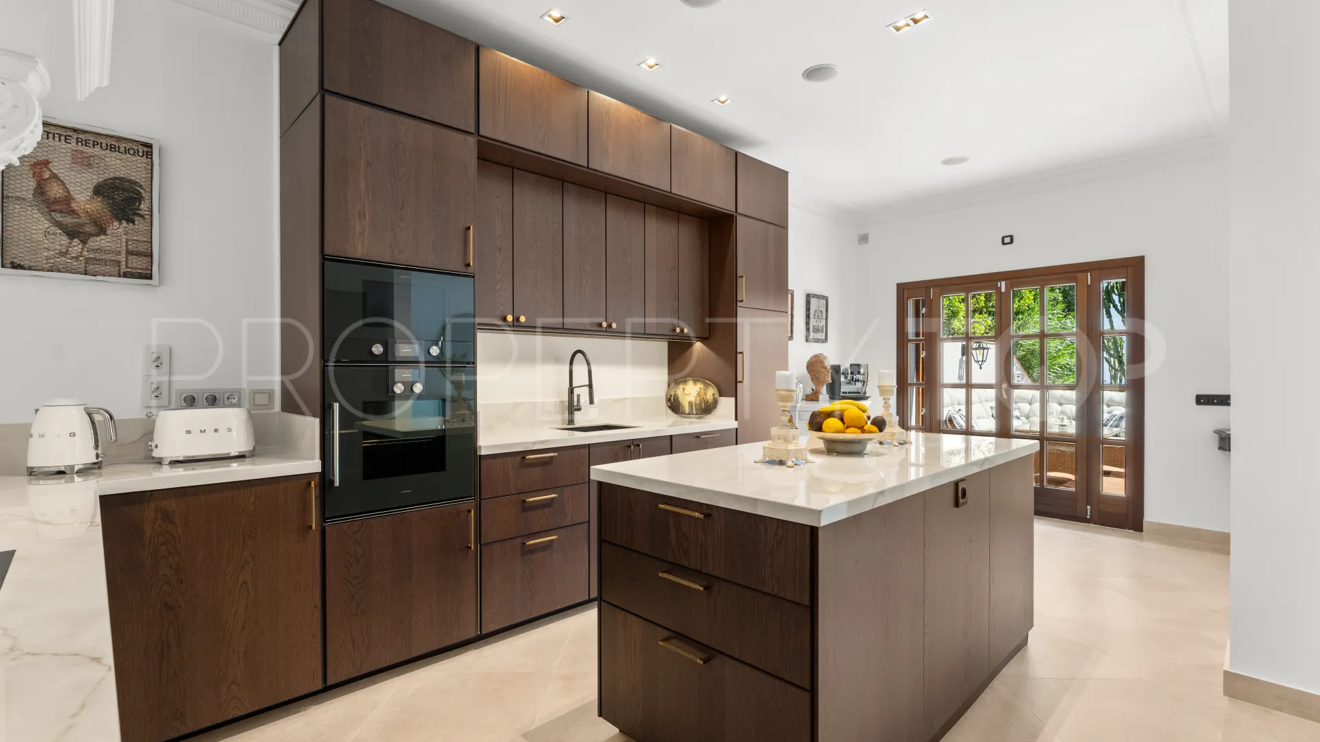 Buy villa in El Madroñal with 4 bedrooms