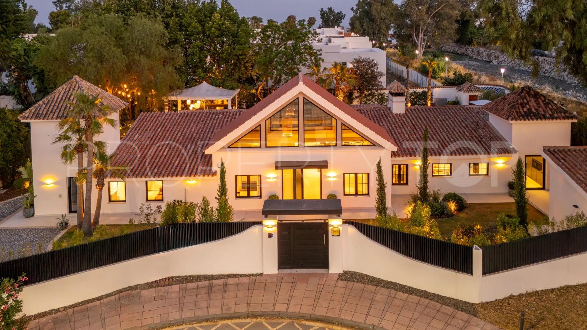 Villa a la venta en Marbella - Puerto Banus