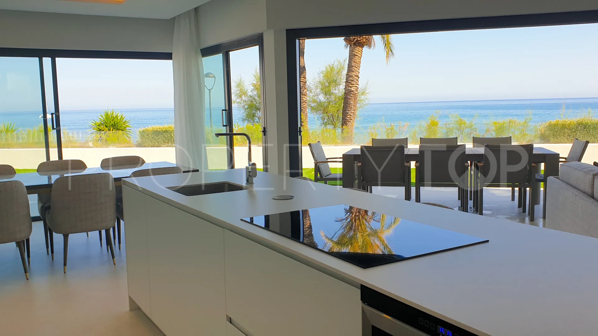 For sale semi detached house in Estepona