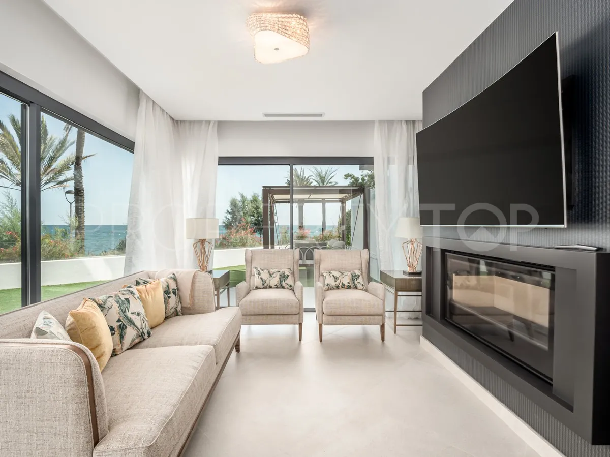 For sale semi detached house in Estepona