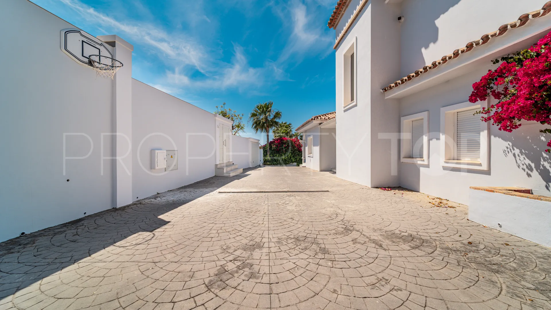 For sale La Alqueria 5 bedrooms villa