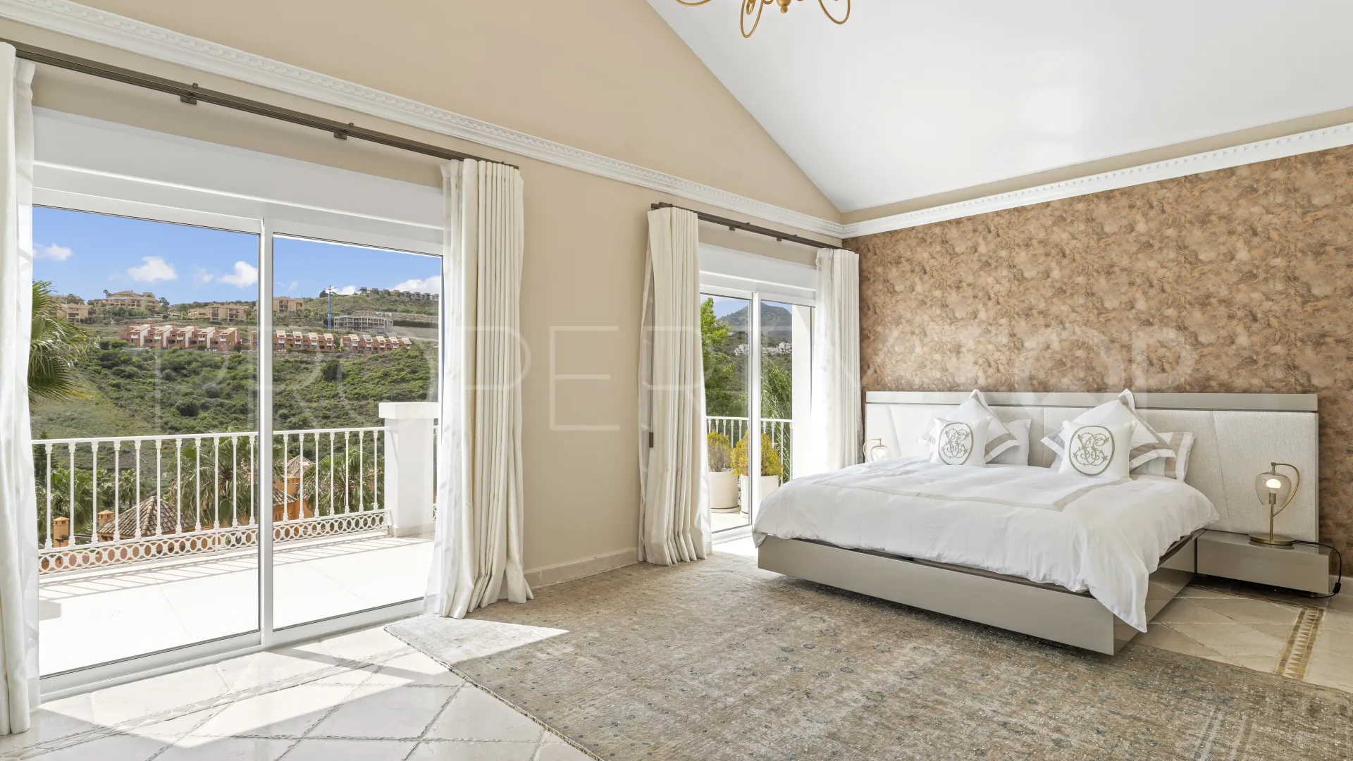 For sale La Alqueria 5 bedrooms villa