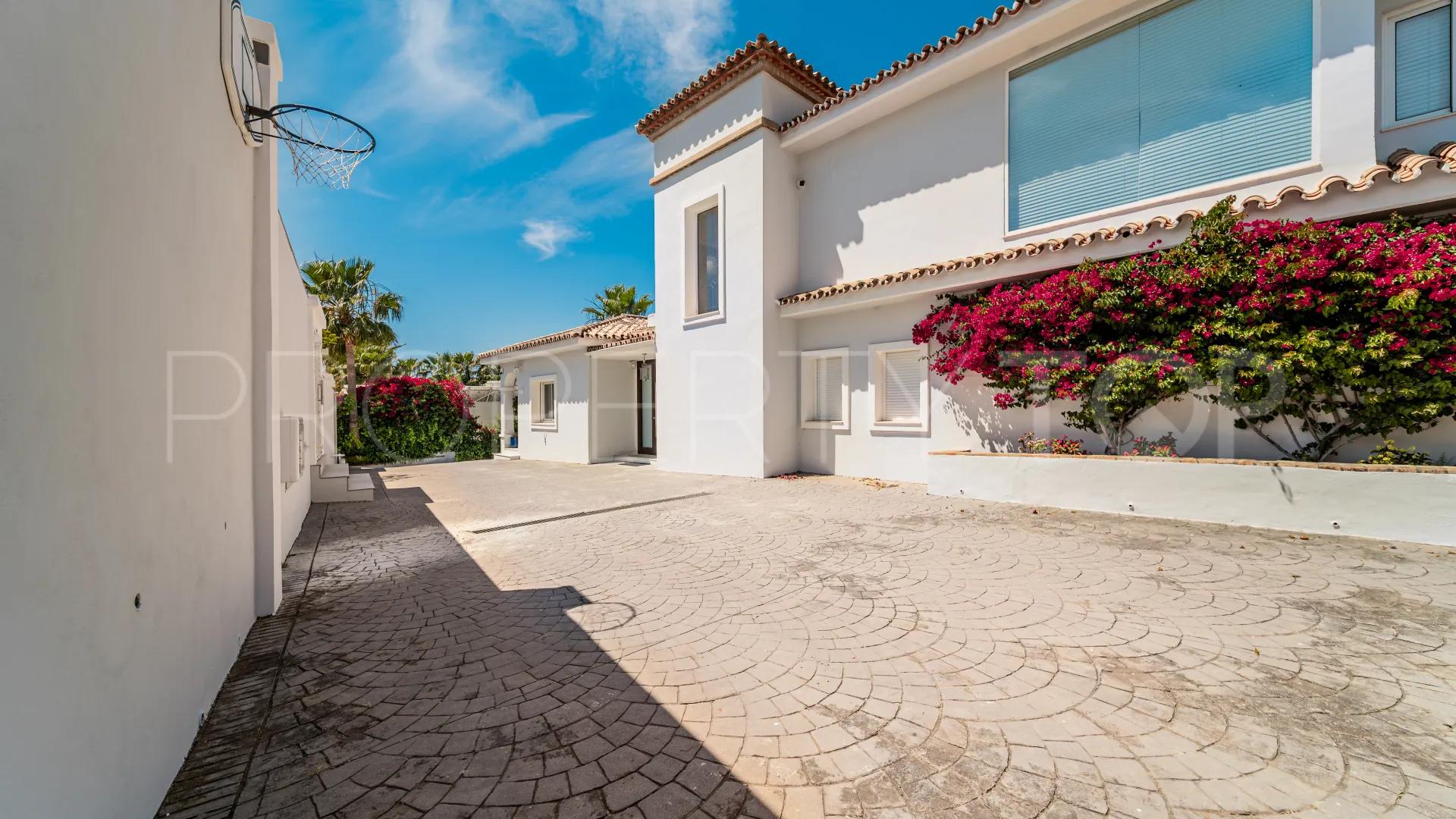 For sale La Alqueria 5 bedrooms villa