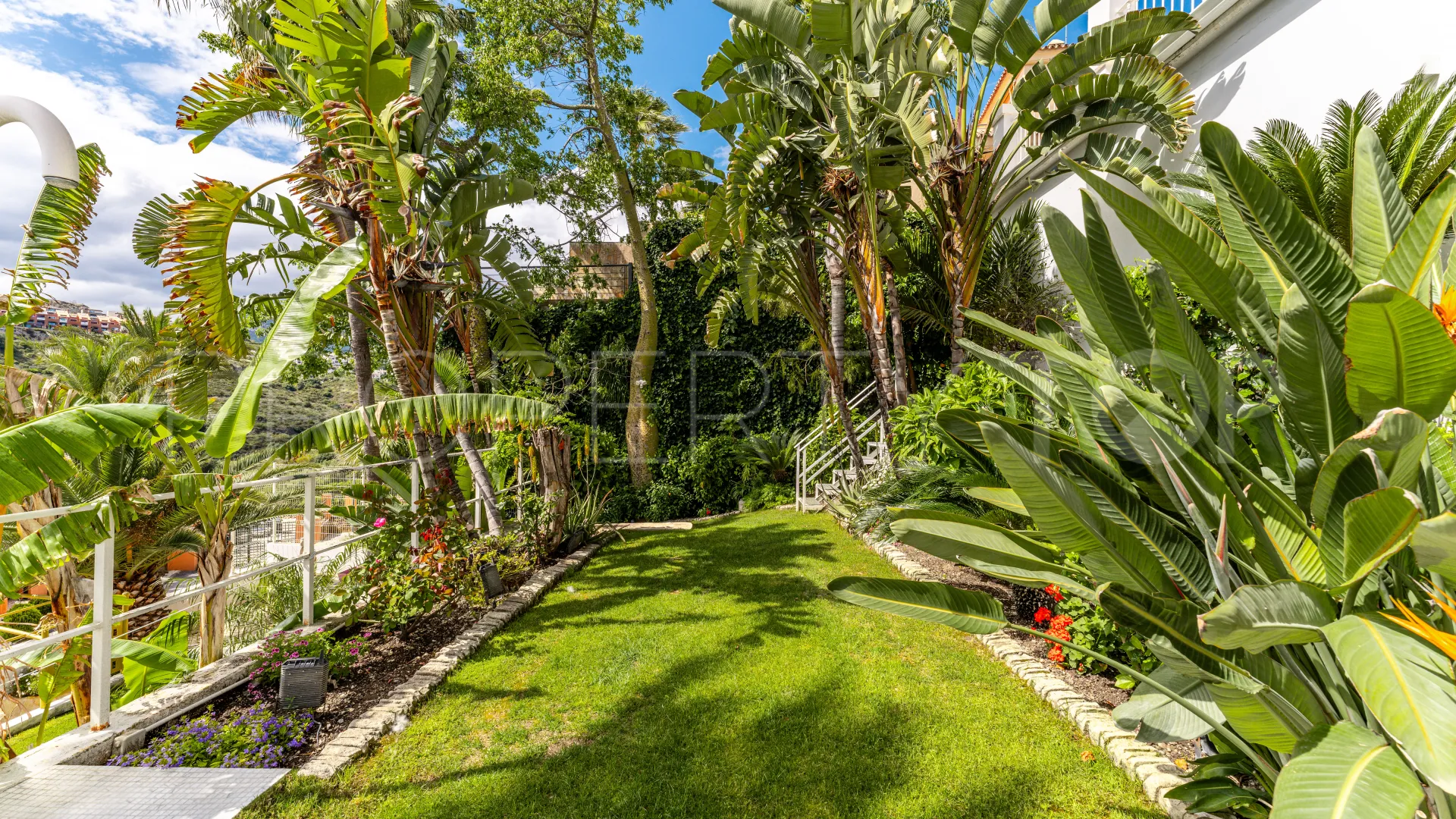 For sale La Alqueria 5 bedrooms villa