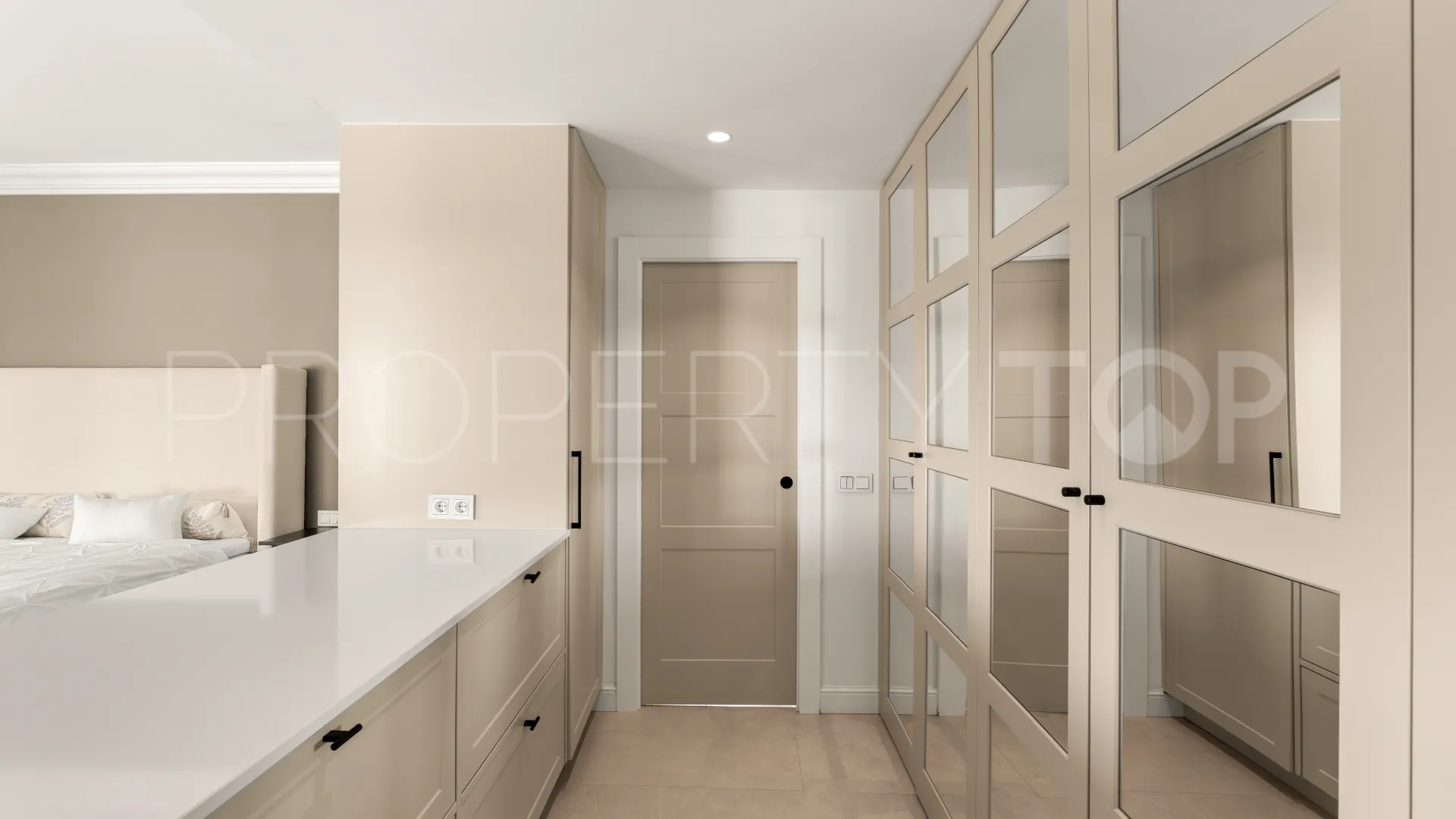 Altos del Paraiso, villa de 5 dormitorios en venta