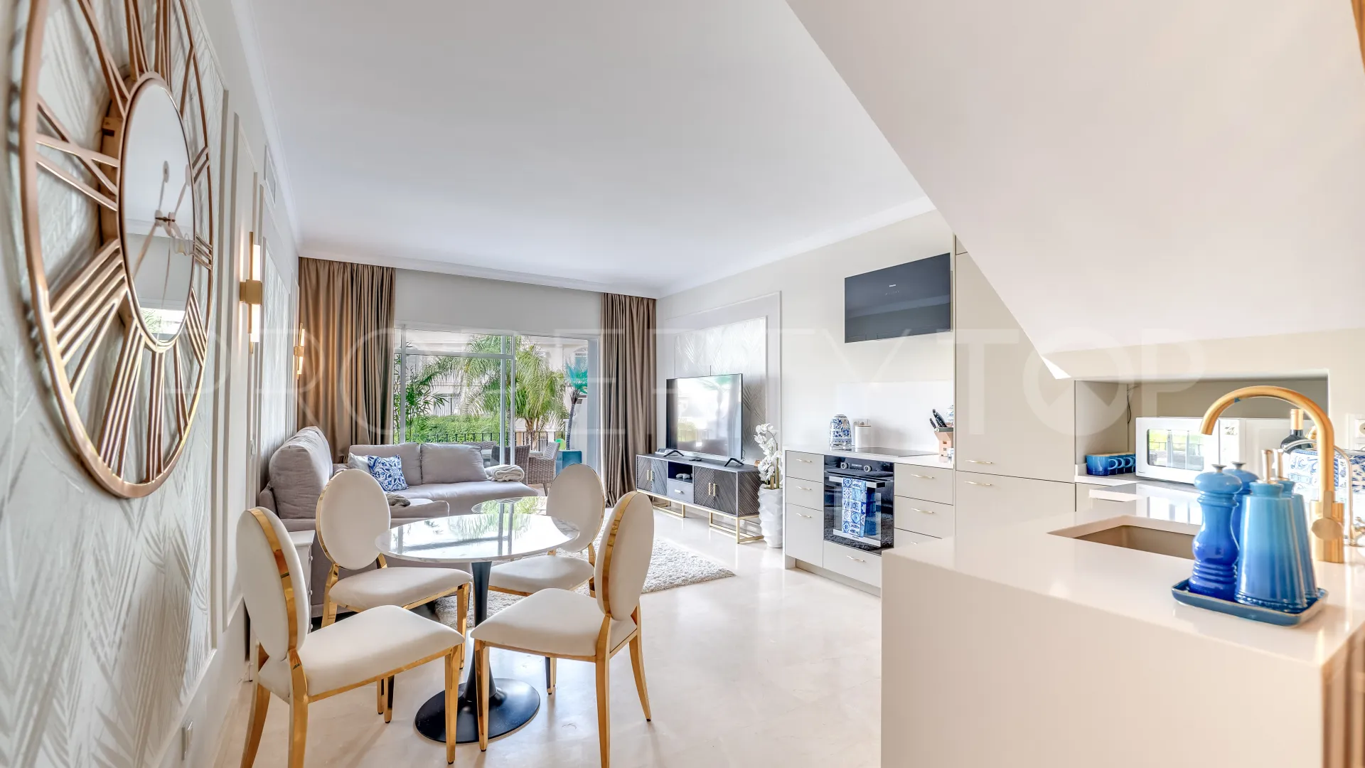 Triplex in Aloha Gardens for sale
