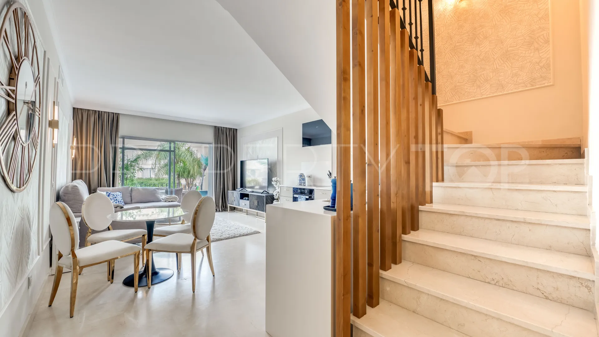 Triplex in Aloha Gardens for sale