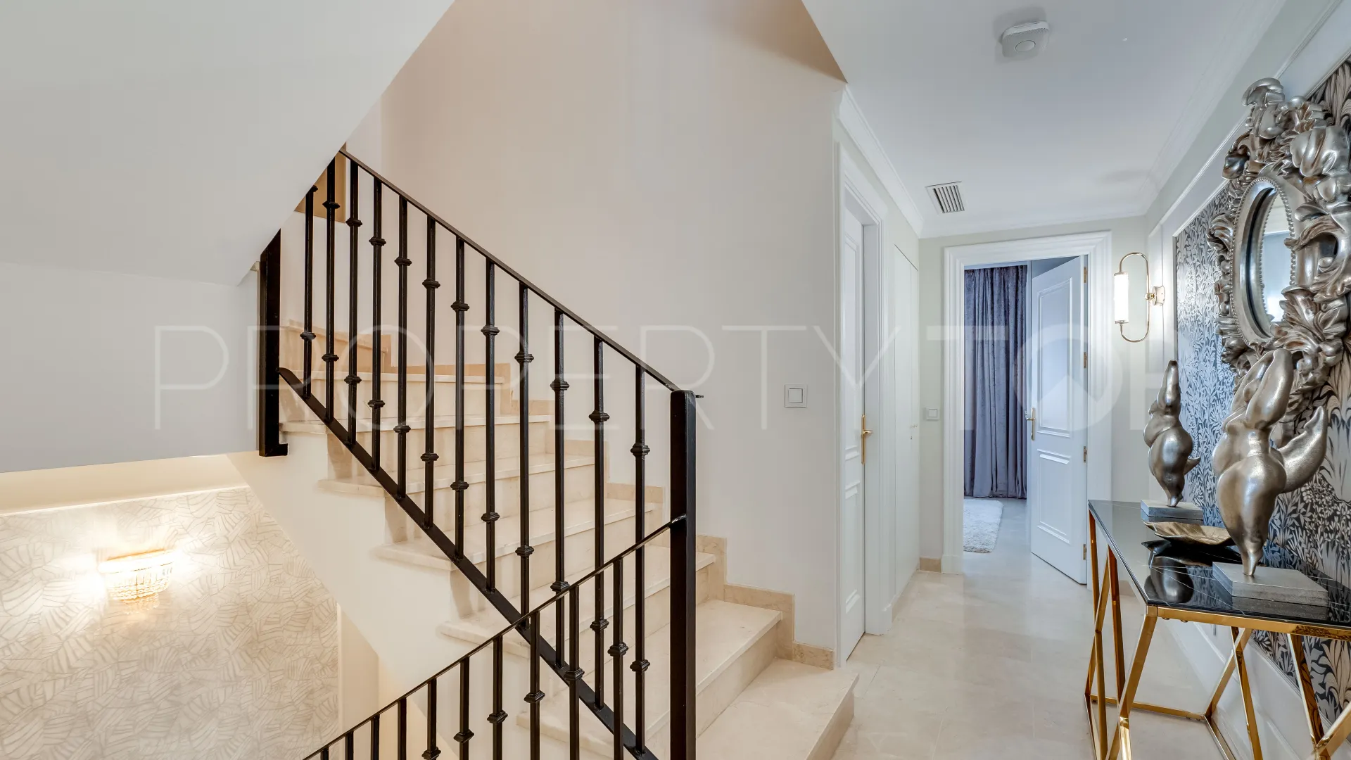 Triplex in Aloha Gardens for sale