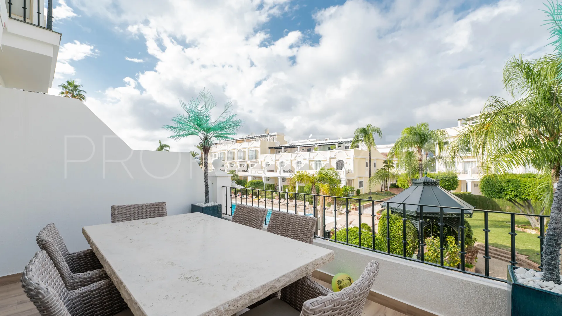 Triplex in Aloha Gardens for sale