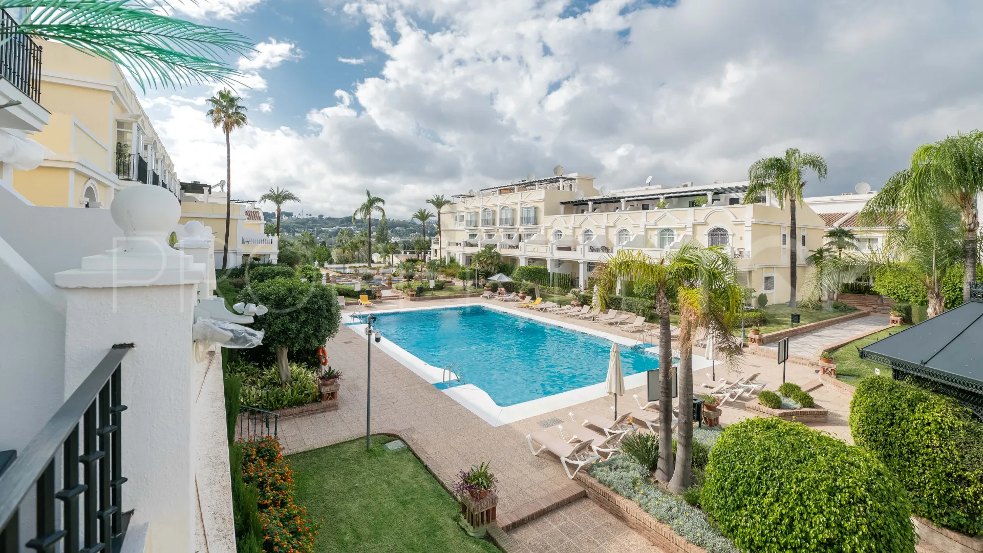 Triplex in Aloha Gardens for sale