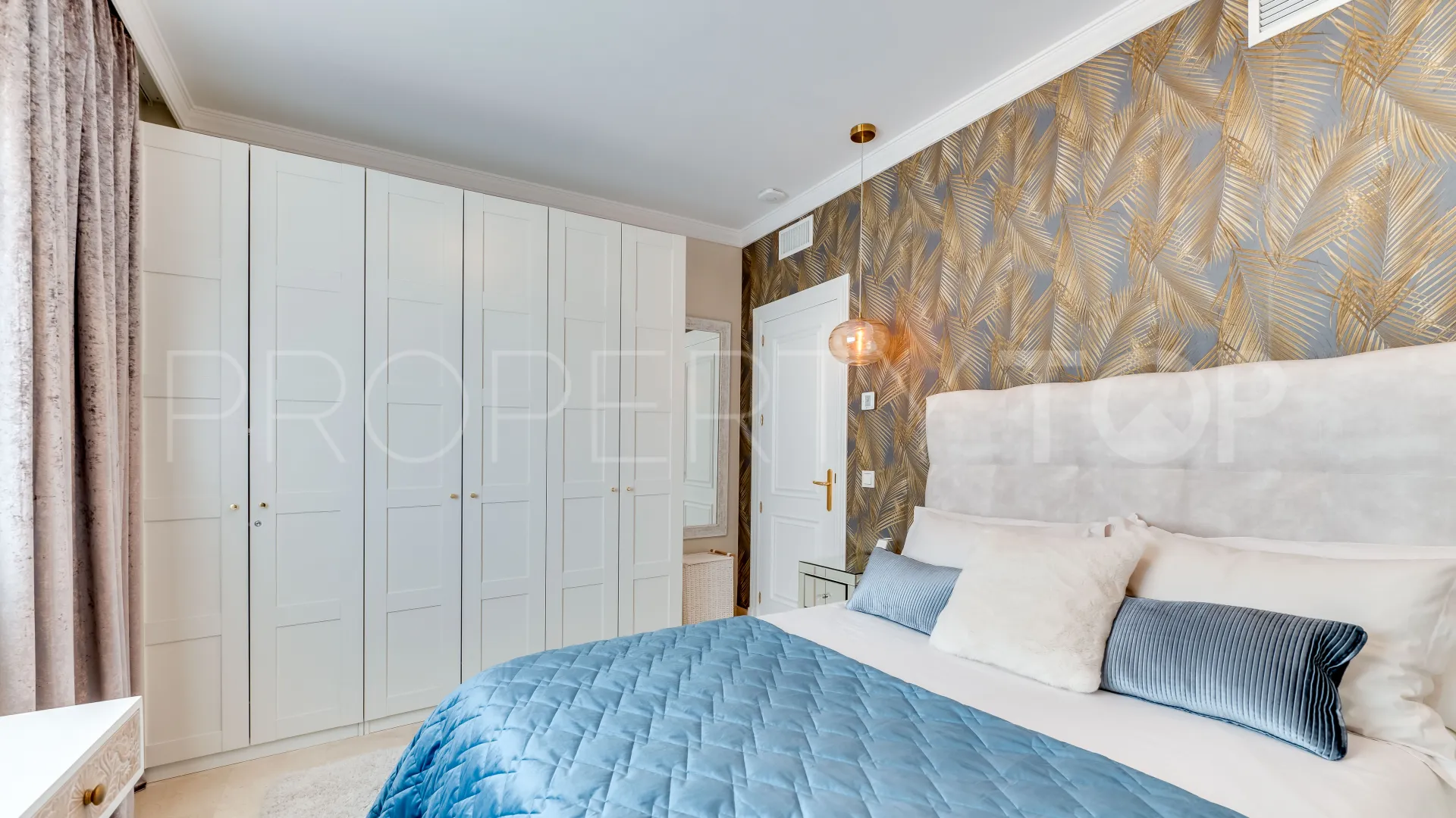 Triplex in Aloha Gardens for sale