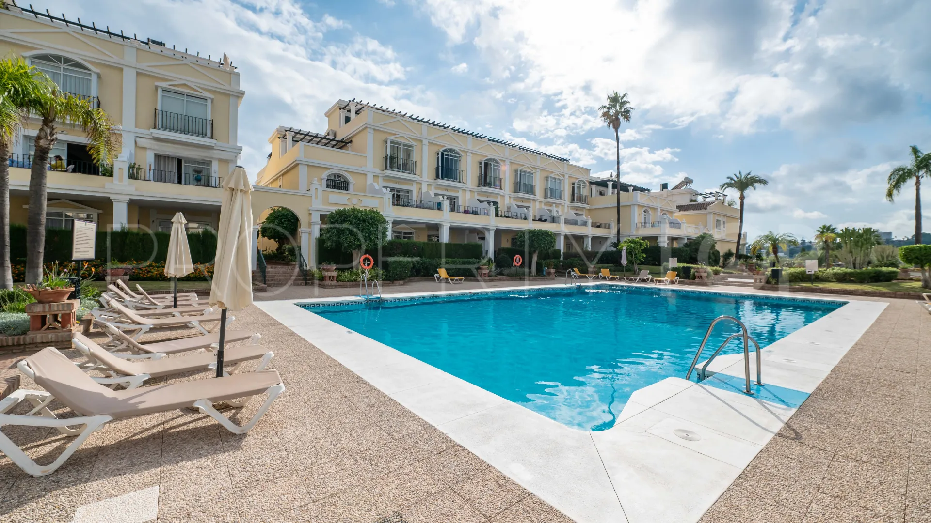 Triplex in Aloha Gardens for sale