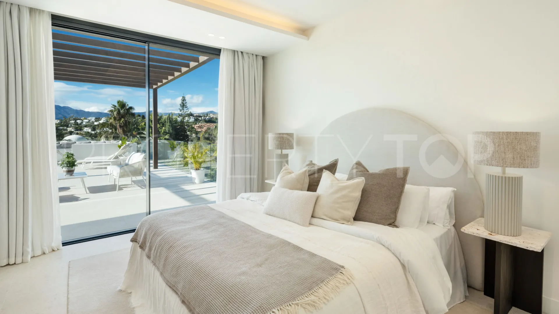 Villa con 5 dormitorios en venta en El Paraiso