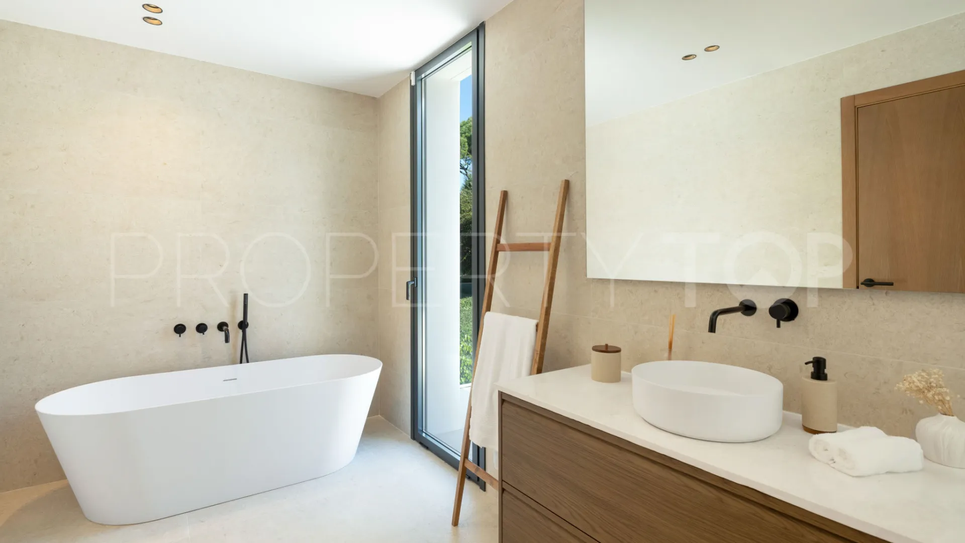 Villa con 5 dormitorios en venta en El Paraiso