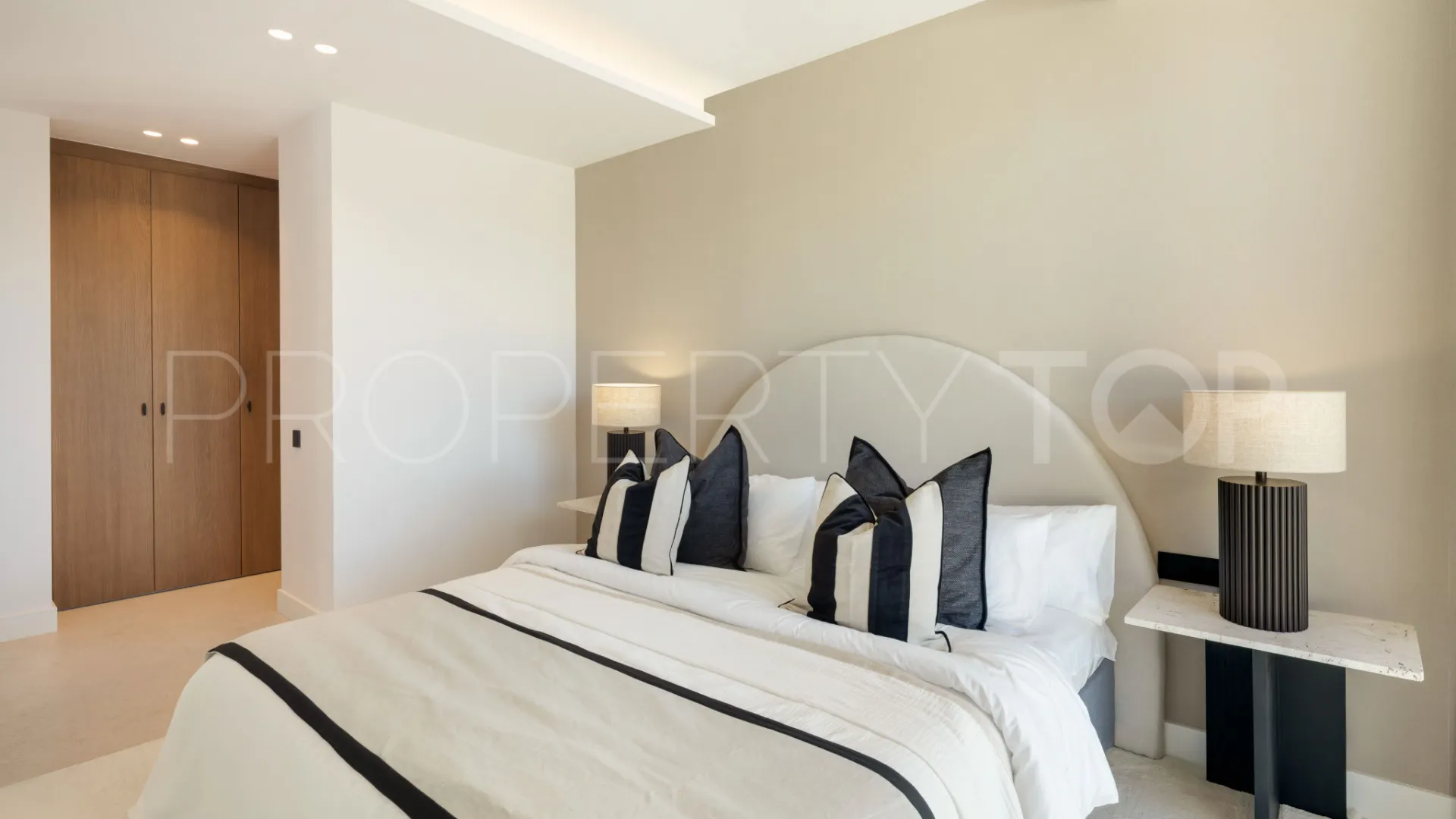 Villa con 5 dormitorios en venta en El Paraiso