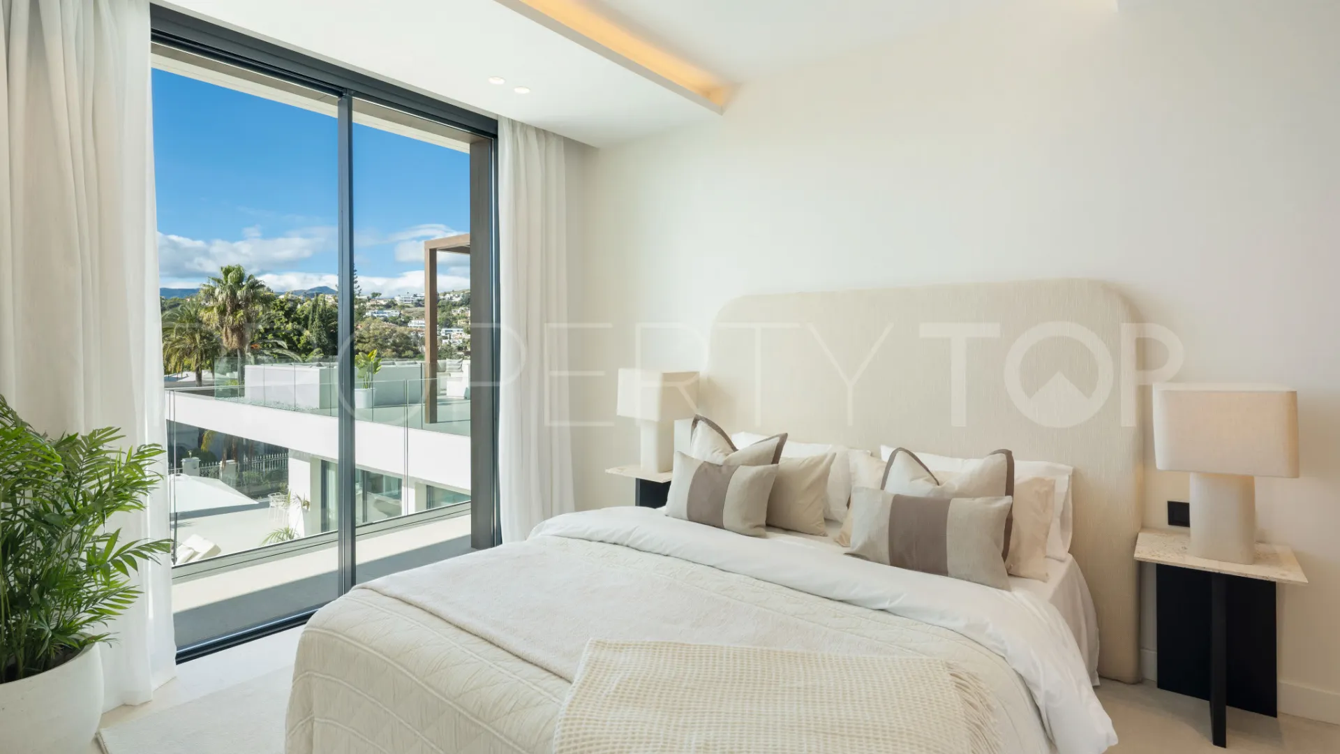 Villa con 5 dormitorios en venta en El Paraiso