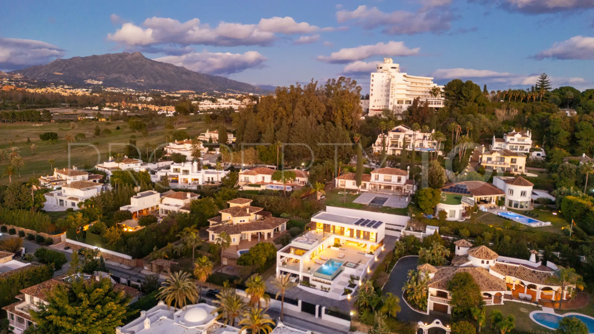 Villa con 5 dormitorios en venta en El Paraiso