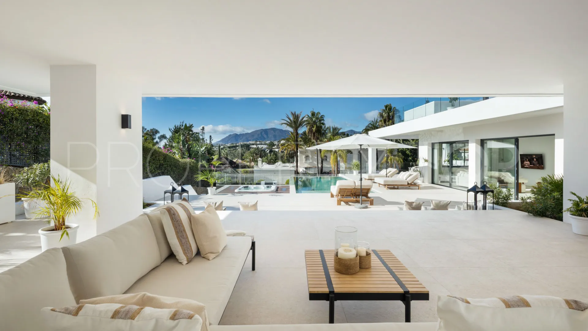 Villa con 5 dormitorios en venta en El Paraiso