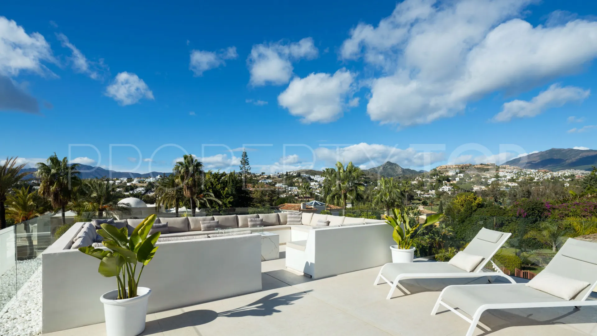 Villa con 5 dormitorios en venta en El Paraiso