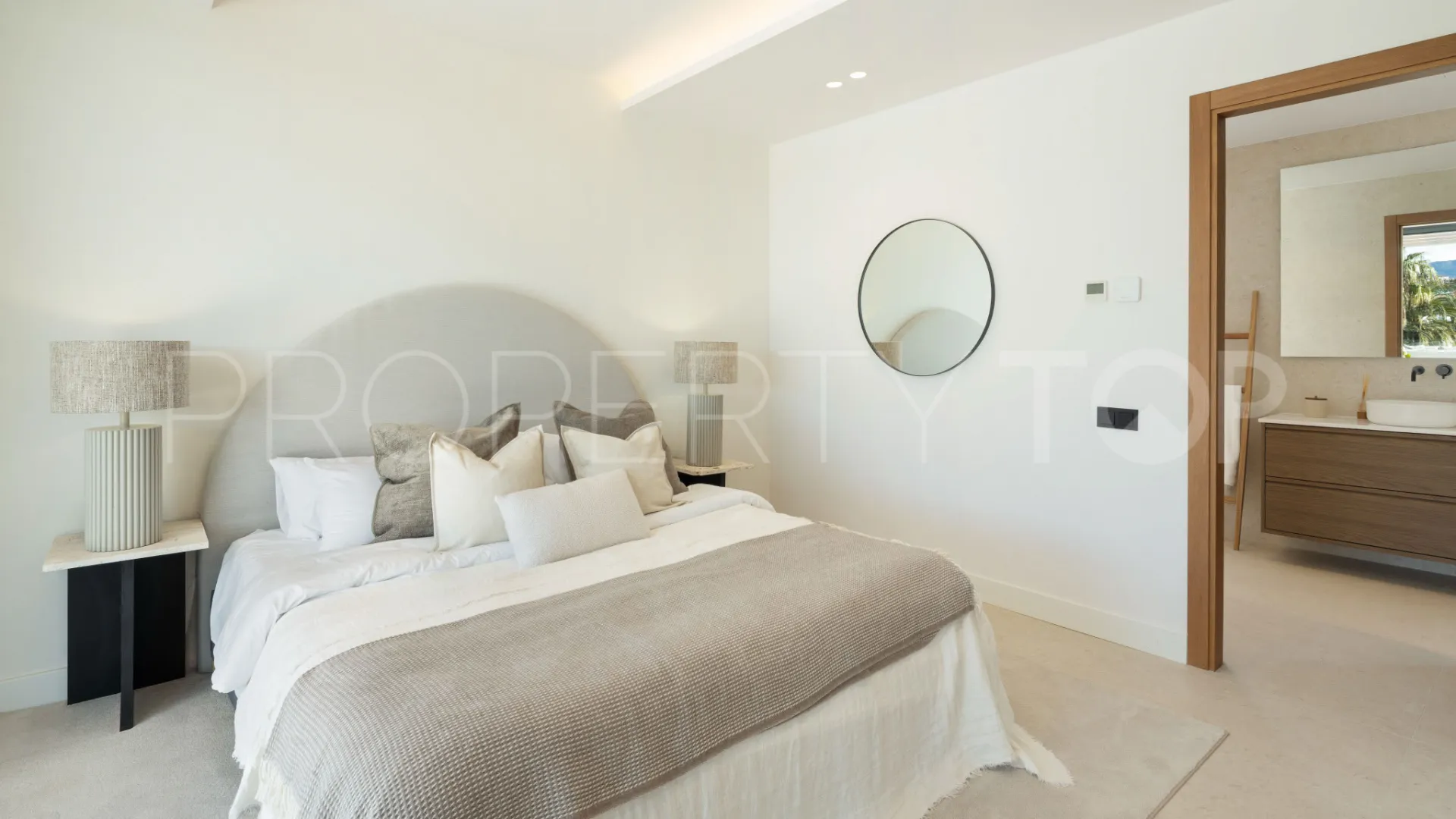Villa con 5 dormitorios en venta en El Paraiso