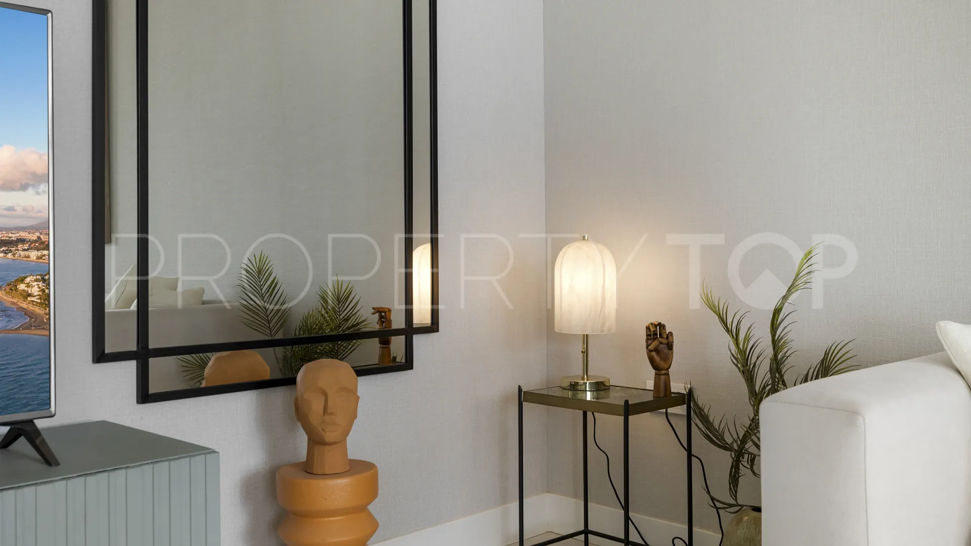 Comprar apartamento de 3 dormitorios en Estepona Oeste