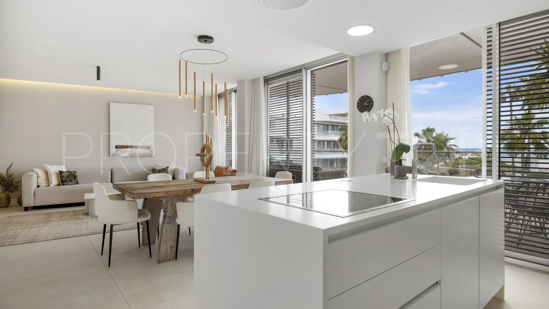 Comprar apartamento de 3 dormitorios en Estepona Oeste