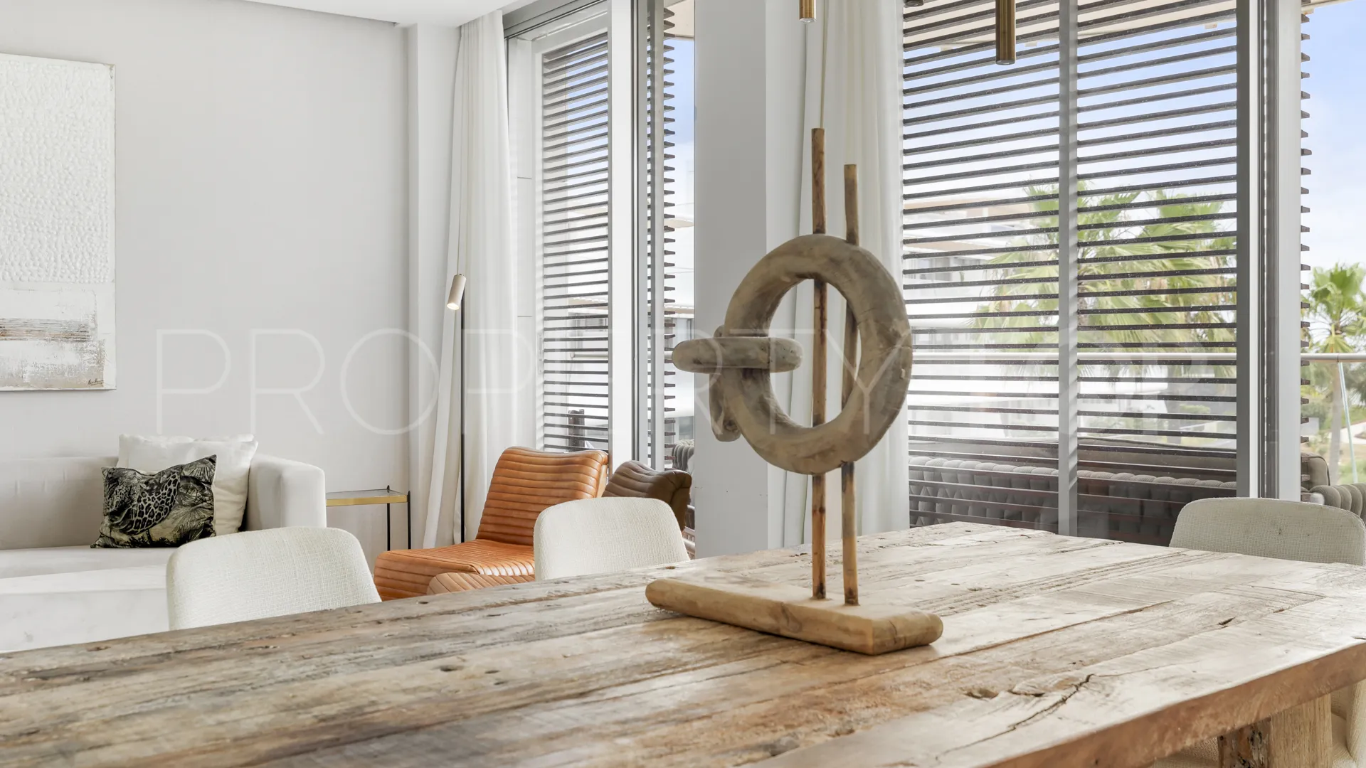 Comprar apartamento de 3 dormitorios en Estepona Oeste