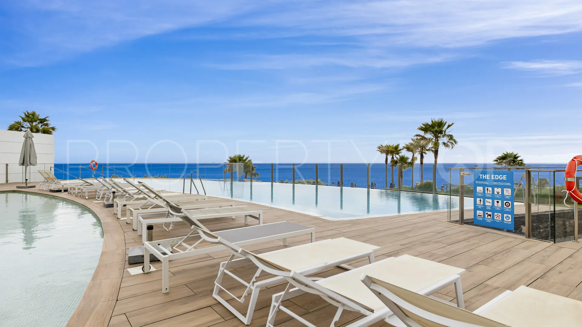 Comprar apartamento de 3 dormitorios en Estepona Oeste