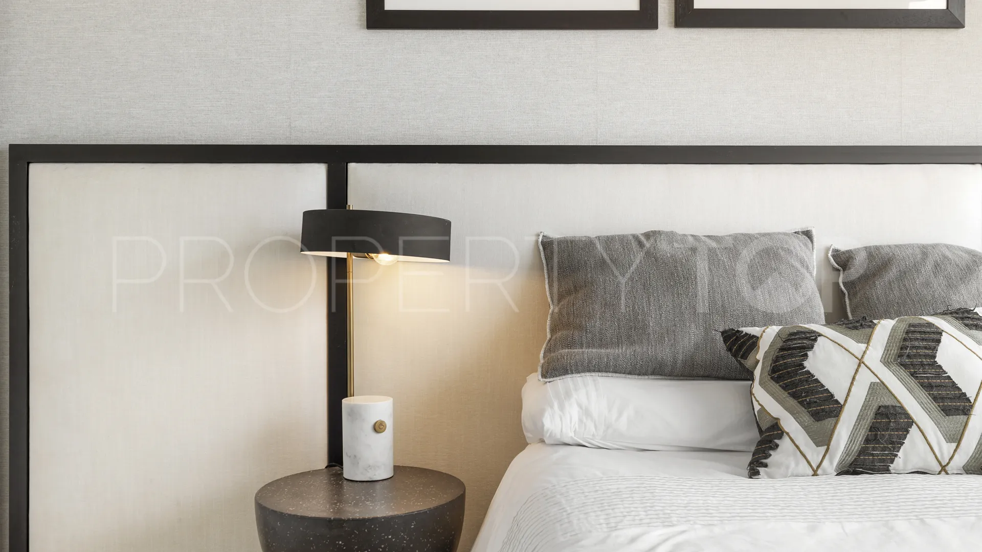 Comprar apartamento de 3 dormitorios en Estepona Oeste