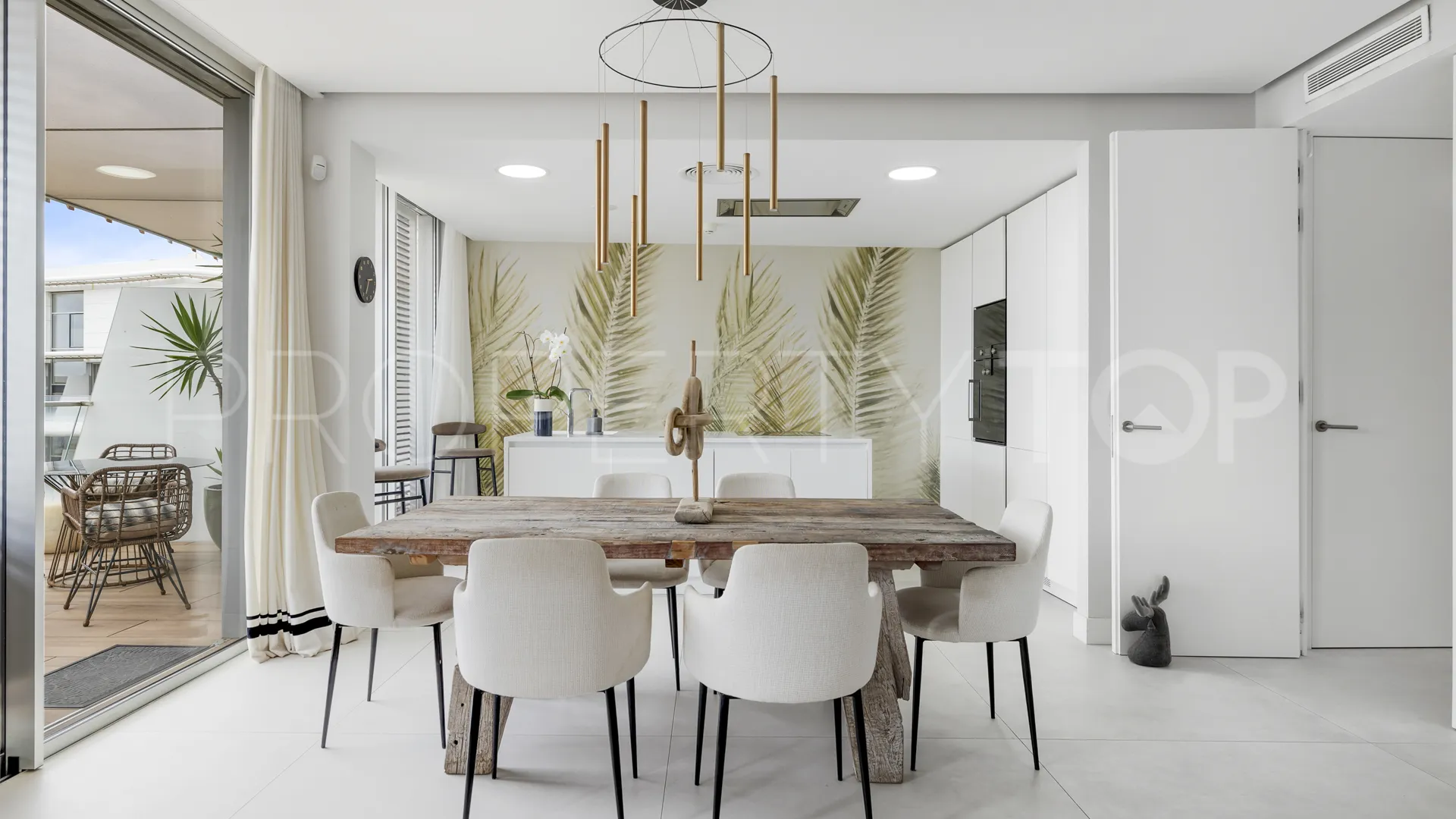Comprar apartamento de 3 dormitorios en Estepona Oeste