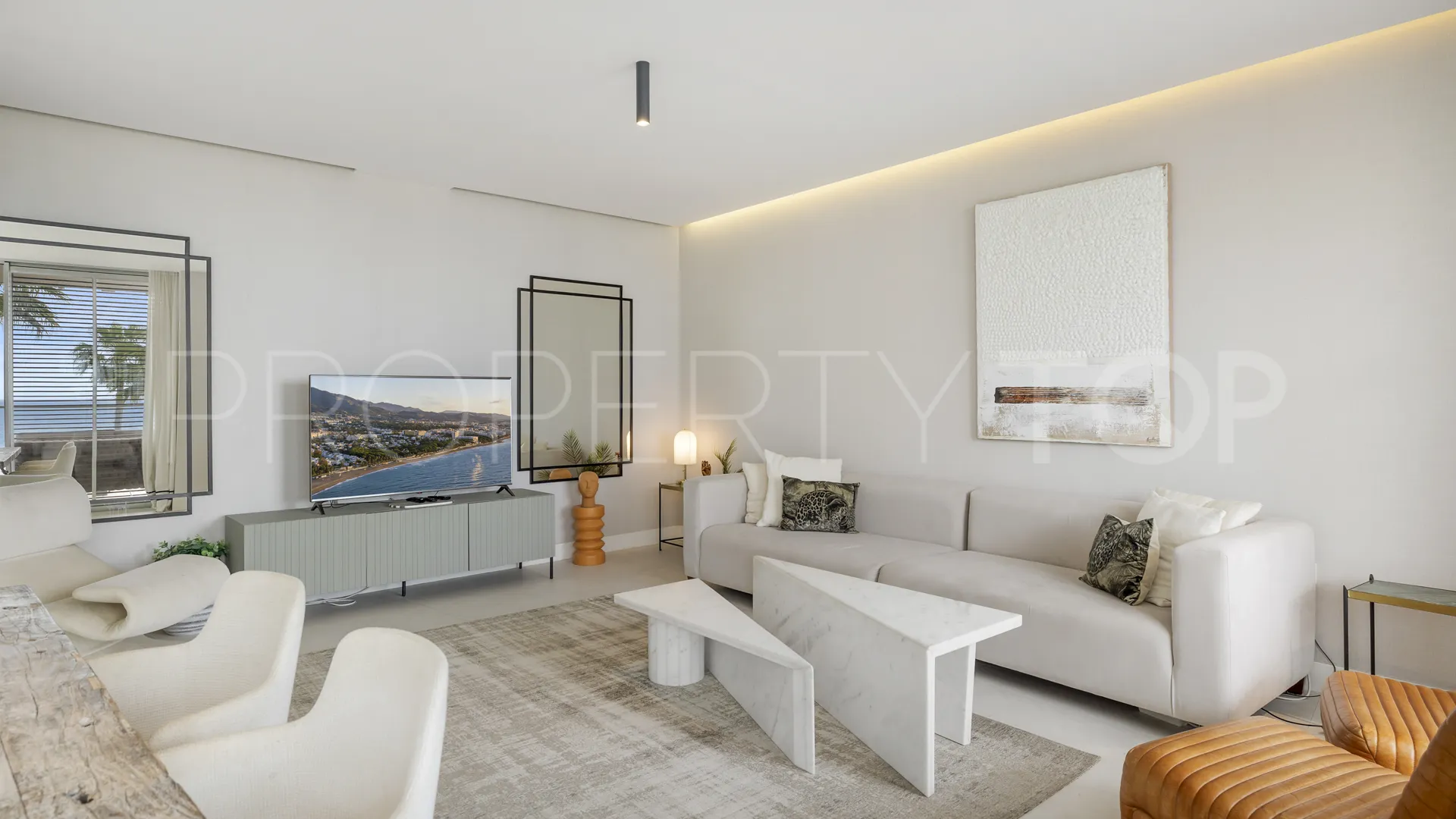 Comprar apartamento de 3 dormitorios en Estepona Oeste