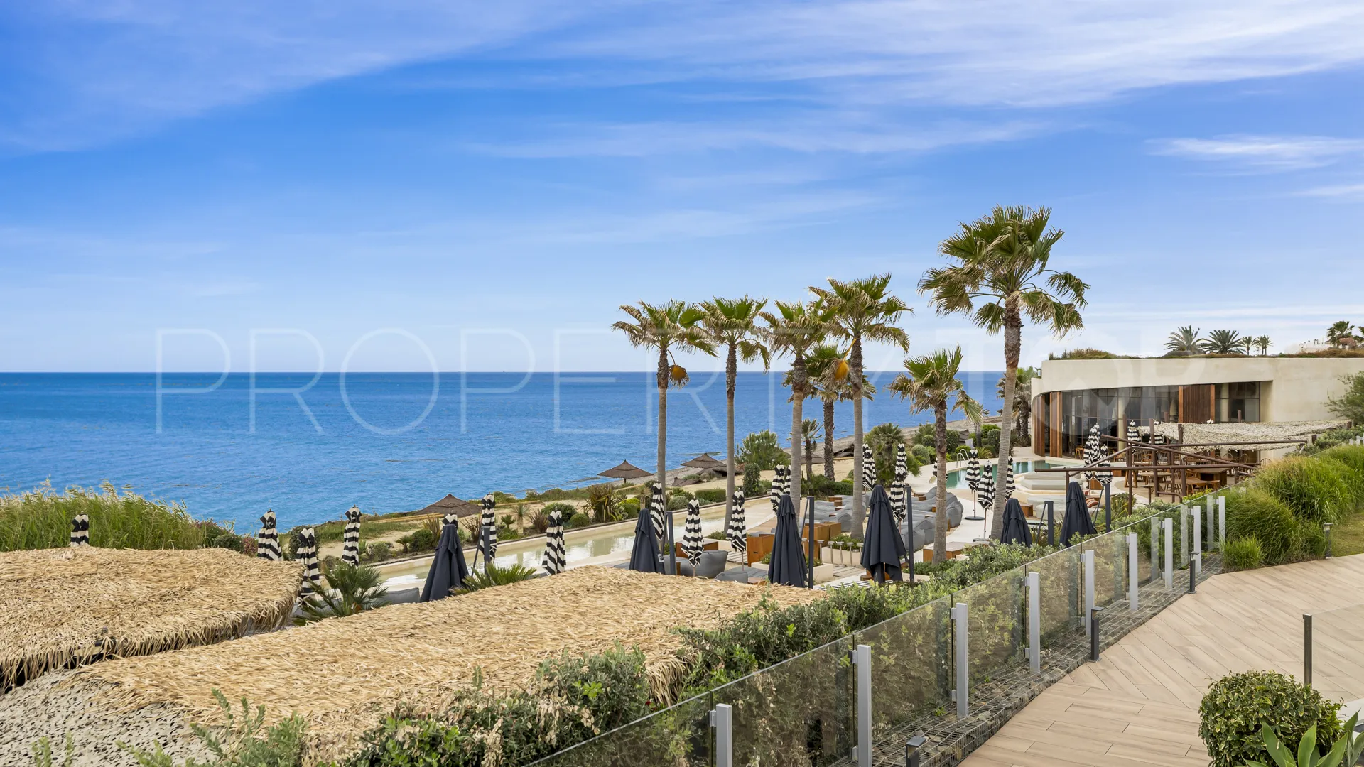 Comprar apartamento de 3 dormitorios en Estepona Oeste