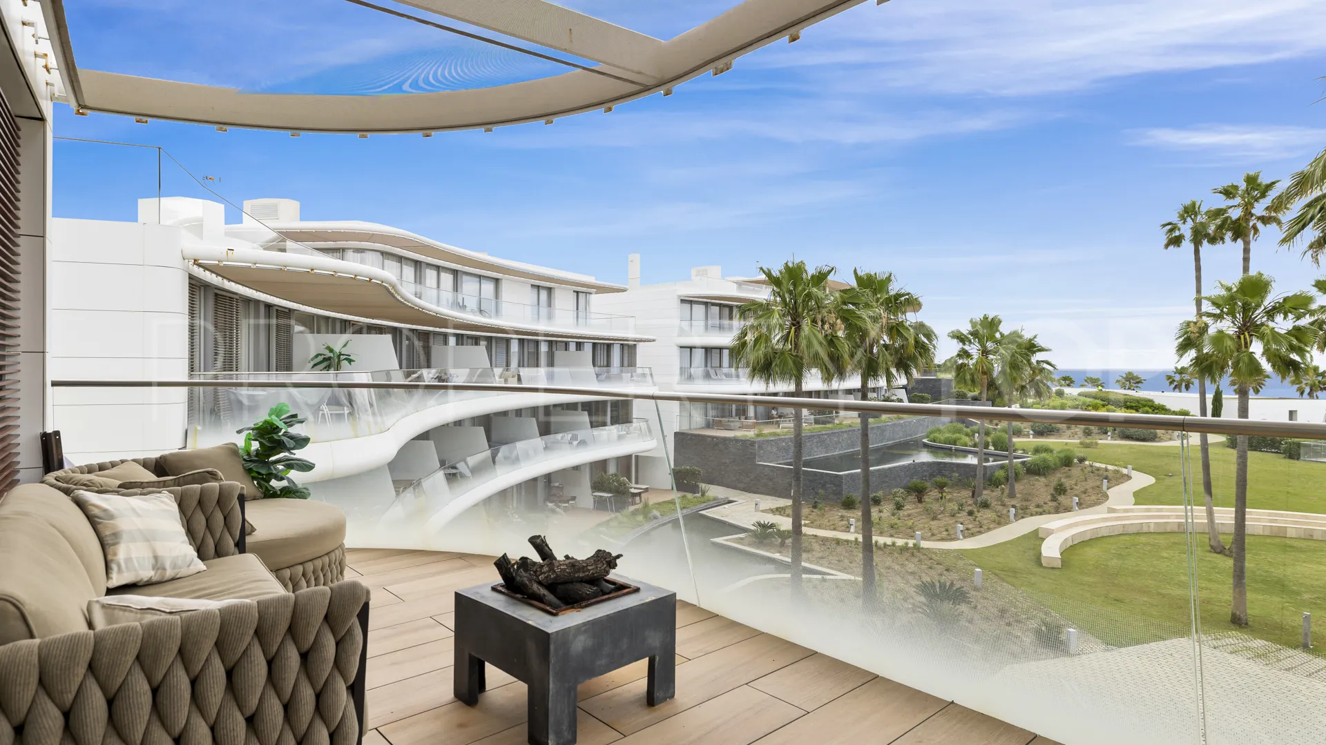 Comprar apartamento de 3 dormitorios en Estepona Oeste