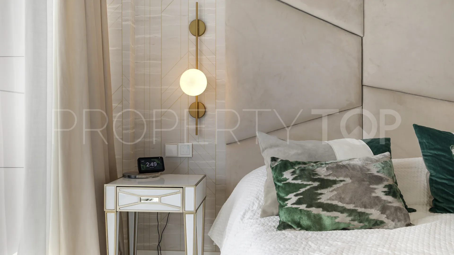 Comprar apartamento de 3 dormitorios en Estepona Oeste
