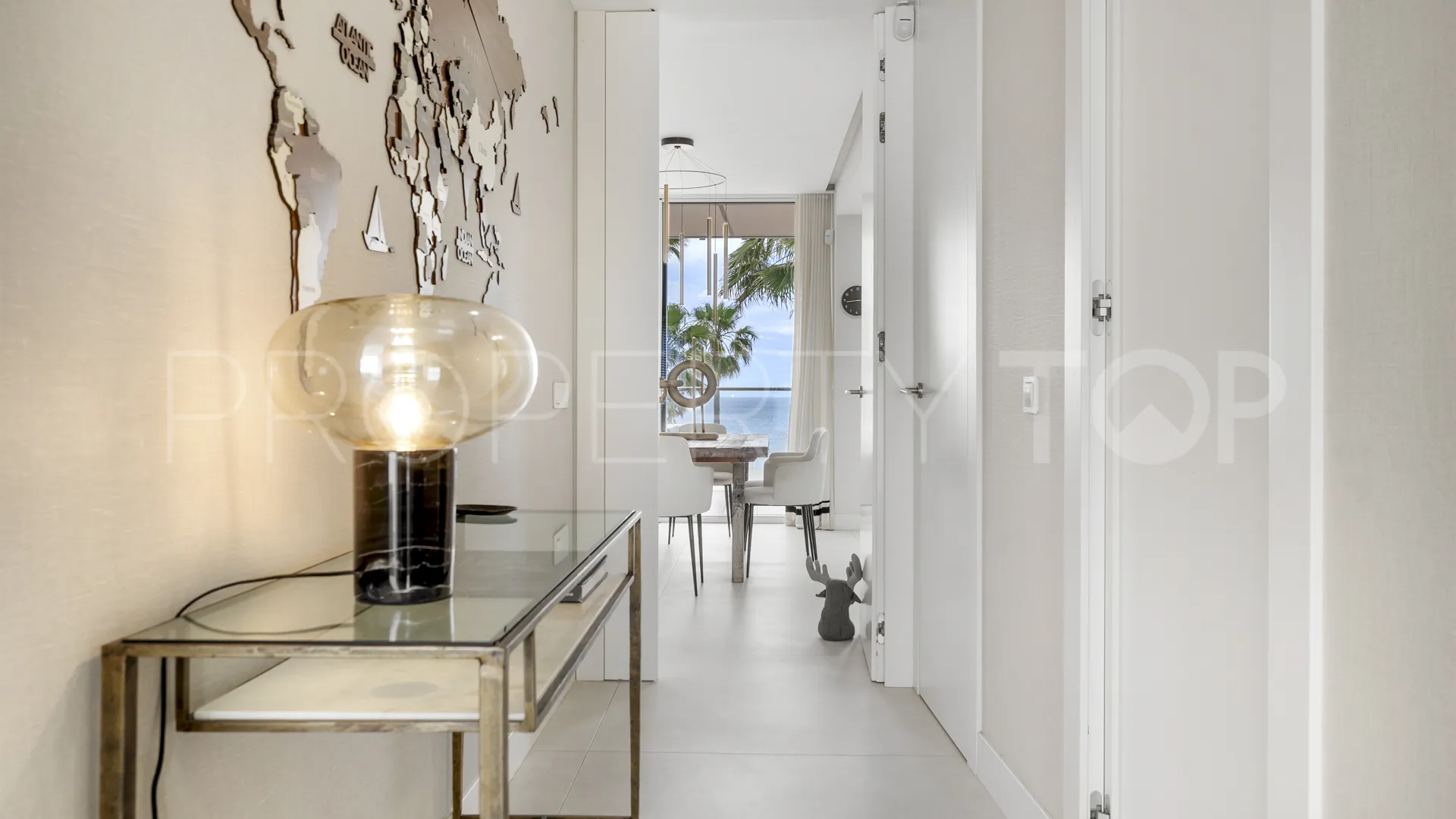Comprar apartamento de 3 dormitorios en Estepona Oeste