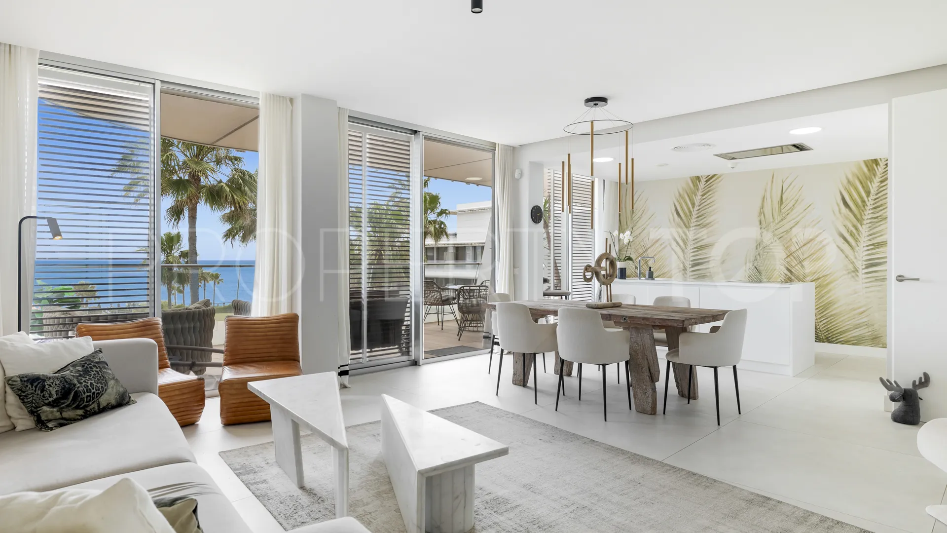 Comprar apartamento de 3 dormitorios en Estepona Oeste