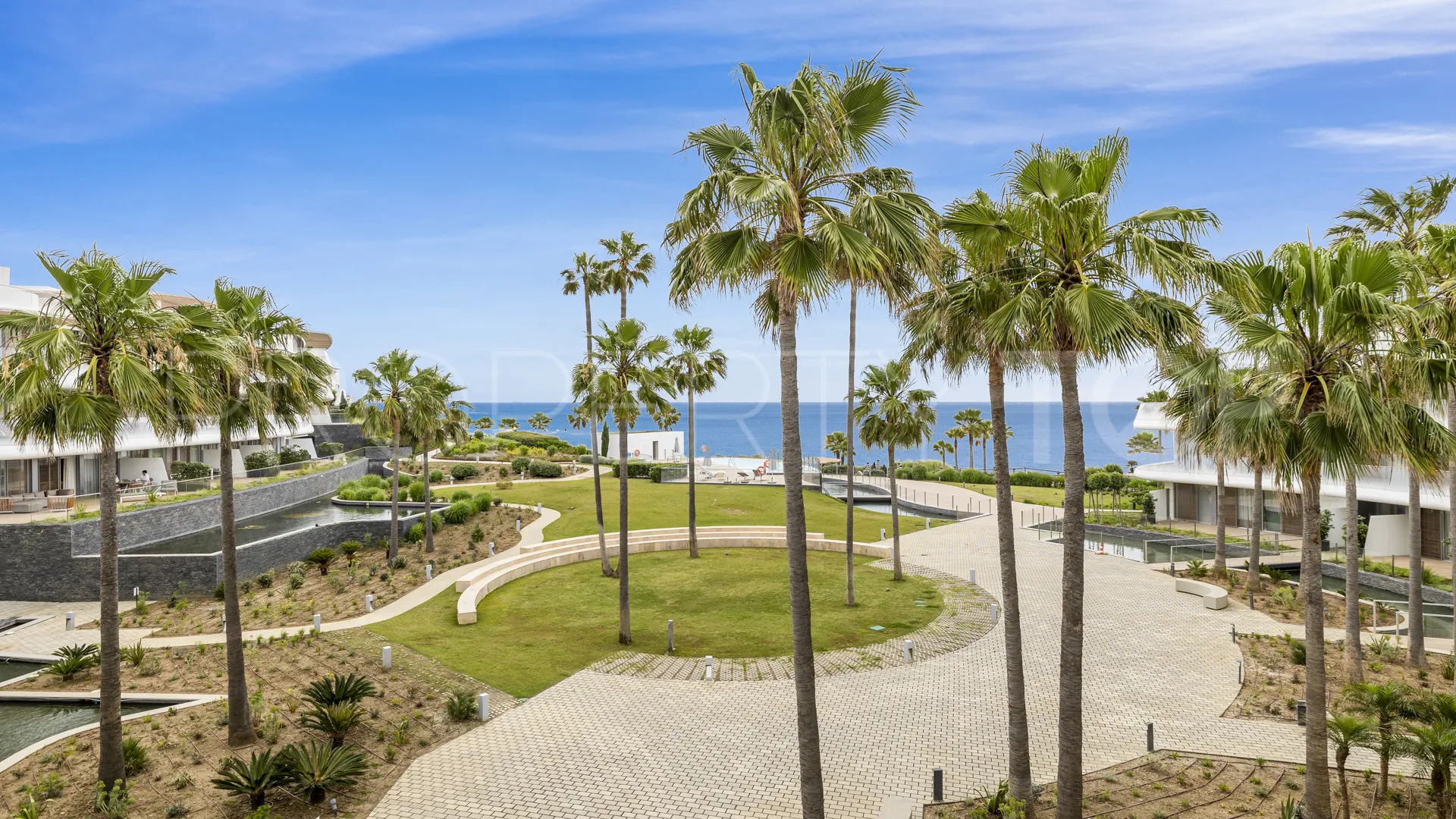 Comprar apartamento de 3 dormitorios en Estepona Oeste