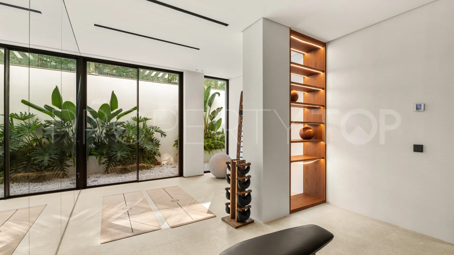 6 bedrooms La Quinta villa for sale