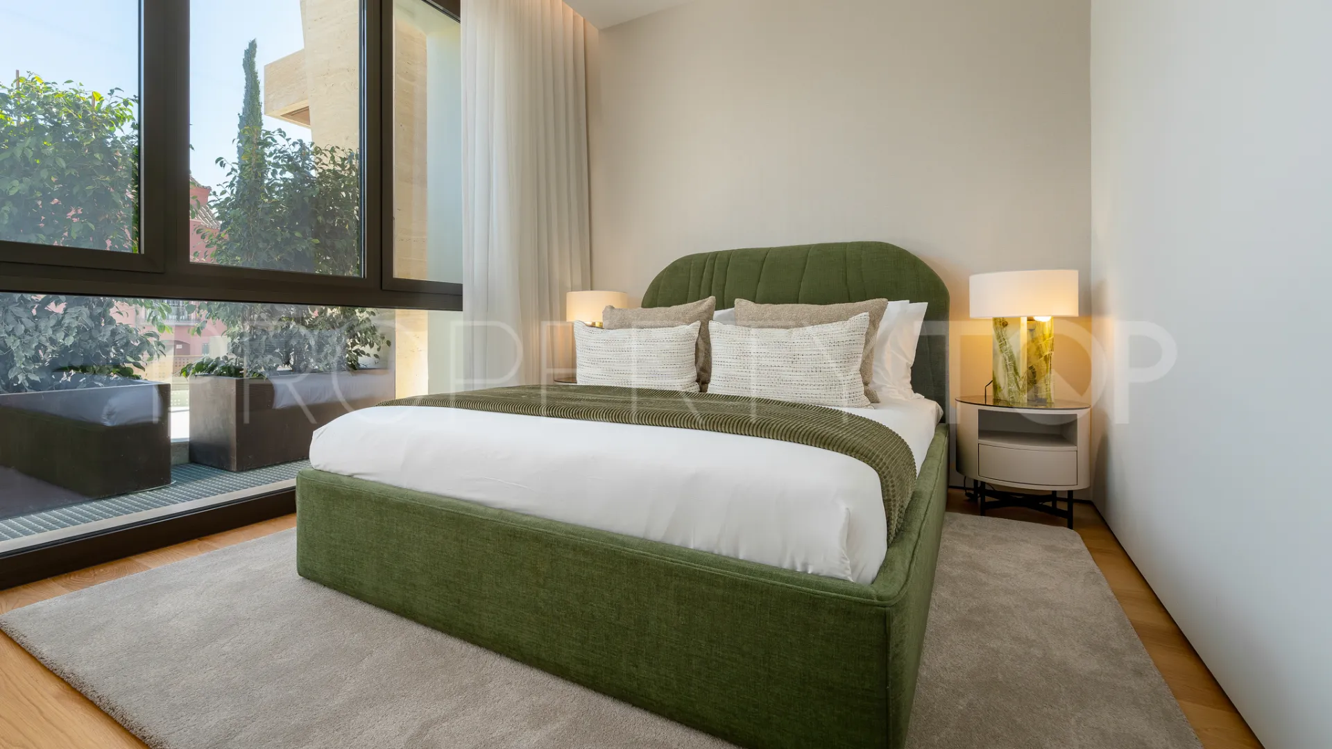 Ground floor apartment for sale in Golden Mile with 4 bedrooms