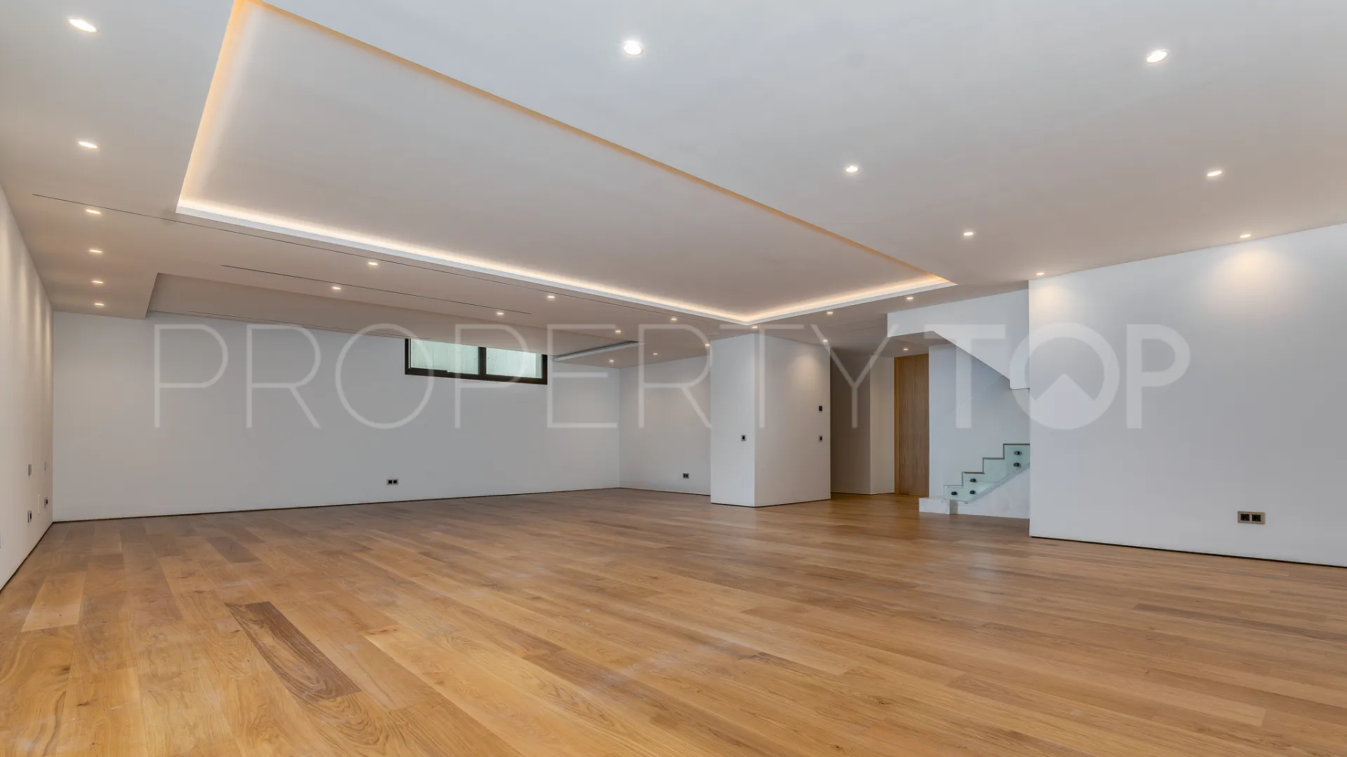 Ground floor apartment for sale in Golden Mile with 4 bedrooms
