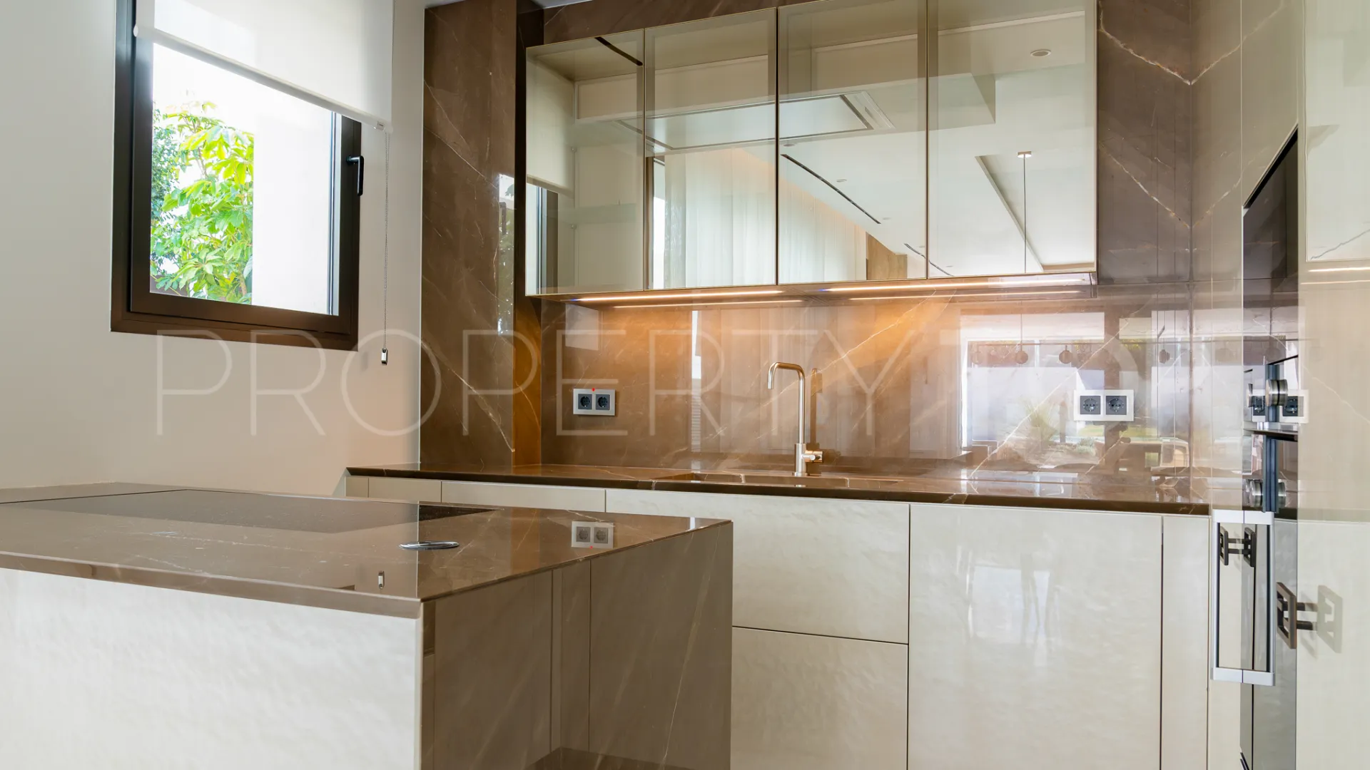 Ground floor apartment for sale in Golden Mile with 4 bedrooms